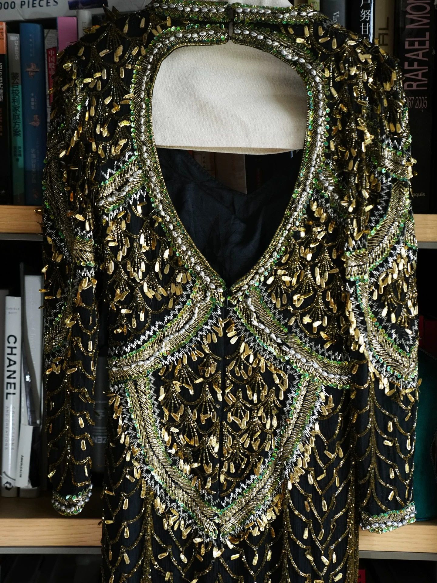 Vintage Vintage Medusa Beaded Silk Fitted Open Back Slit Dress M/L Size M / US 6-8 / IT 42-44 - 4 Thumbnail