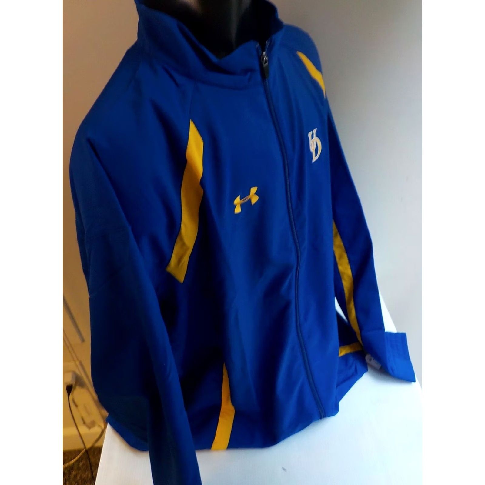 Under Armour UNDER ARMOUR Allseason Jacket Mens 2XL Zip Front Rain Blue Gold NWT Windbreaker Casual Front Zip Pockets UD Chest Back Neck DELAWARE, USA Size US XXL / EU 58 / 5 - 3 Thumbnail