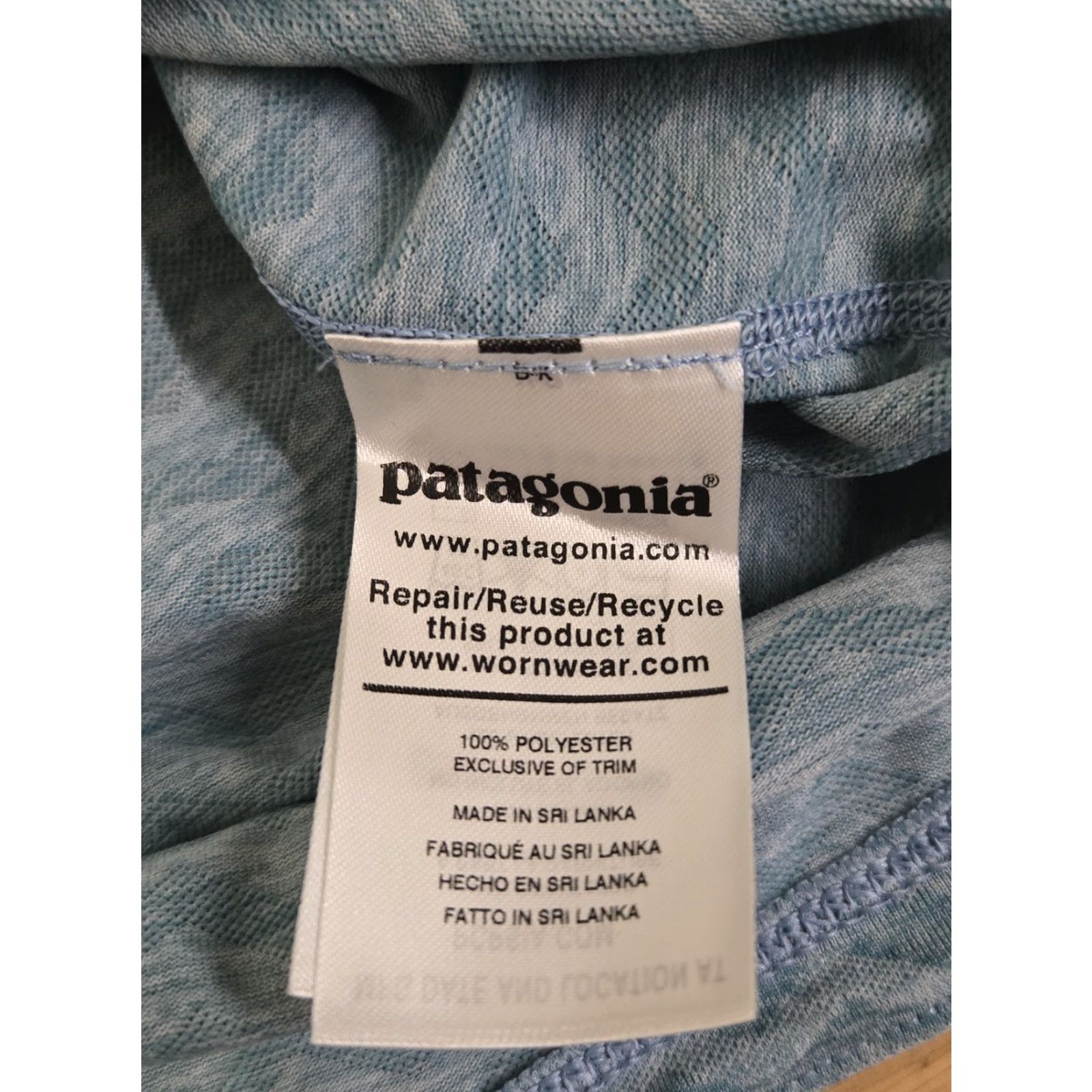 Patagonia Patagonia Shirt Mens M Blue Wave Pattern Raglan Short Sleeve Performance Jersey Polyester Crew Neck T-Shirt Size US M / EU 48-50 / 2 - 4 Thumbnail