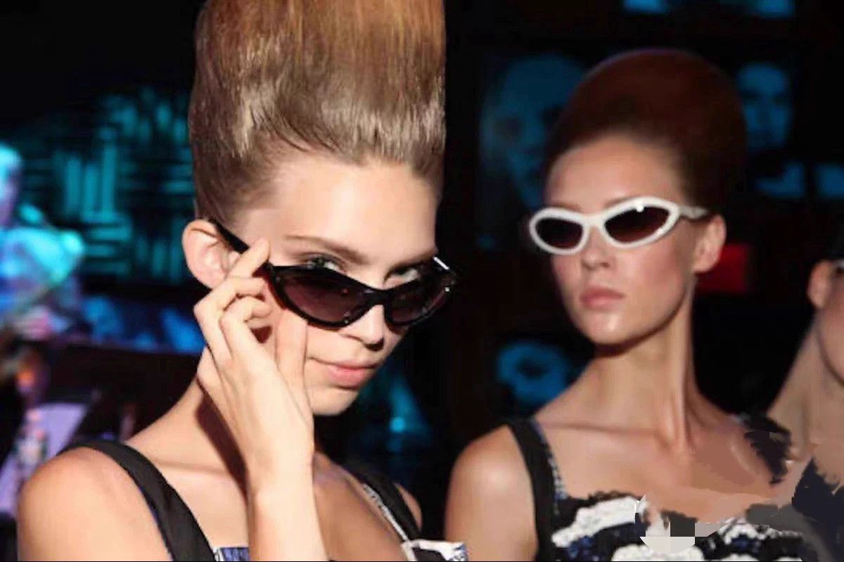 Prada Prada Archive 00s Sunglasses Size ONE SIZE - 1 Thumbnail