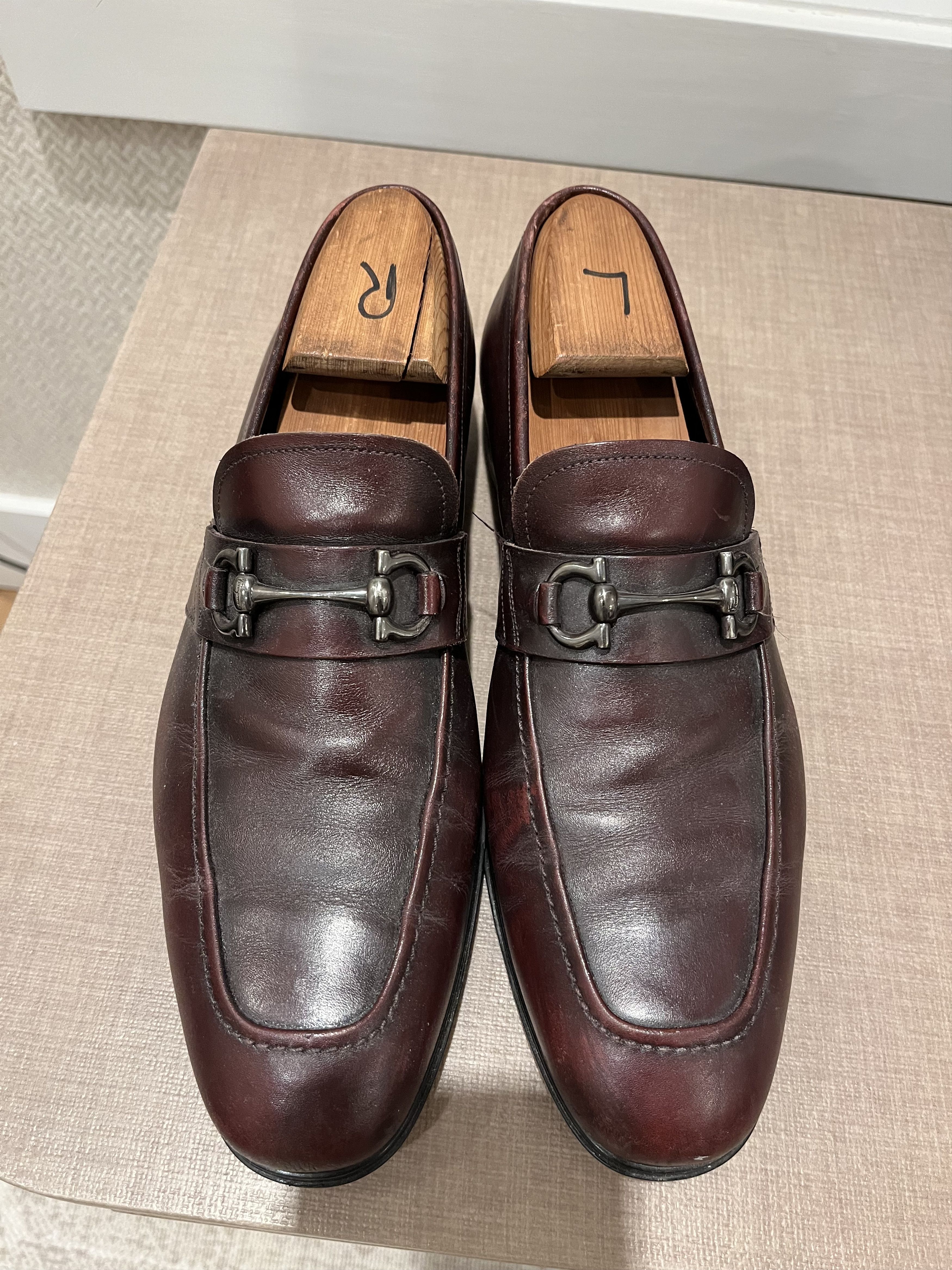 Salvatore Ferragamo Ferragamo burgundy loafer Size US 8 / EU 41 - 2 Thumbnail