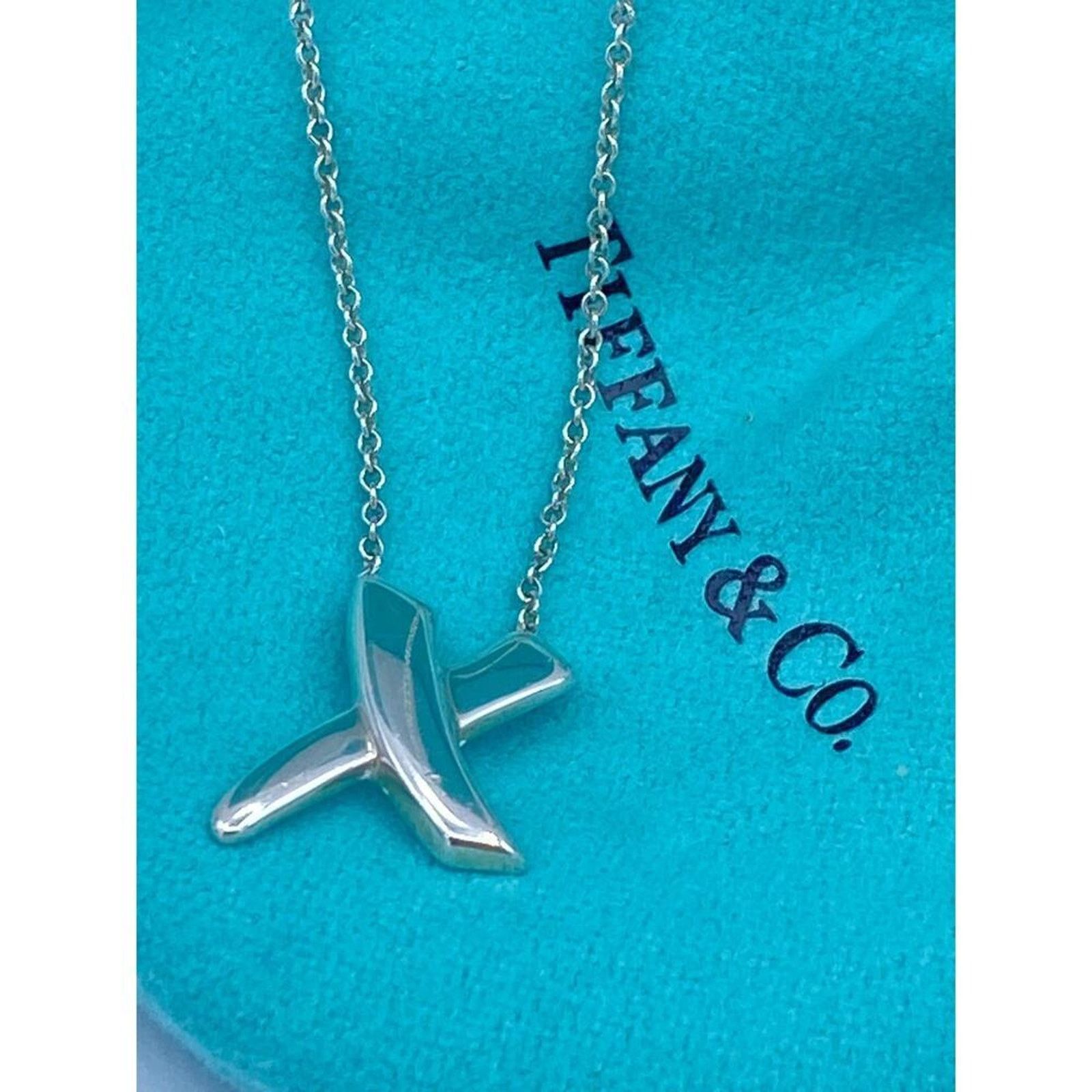 Tiffany & Co. Tiffany & Co Paloma Picasso Kiss Pendant Necklace Size ONE SIZE - 1 Thumbnail