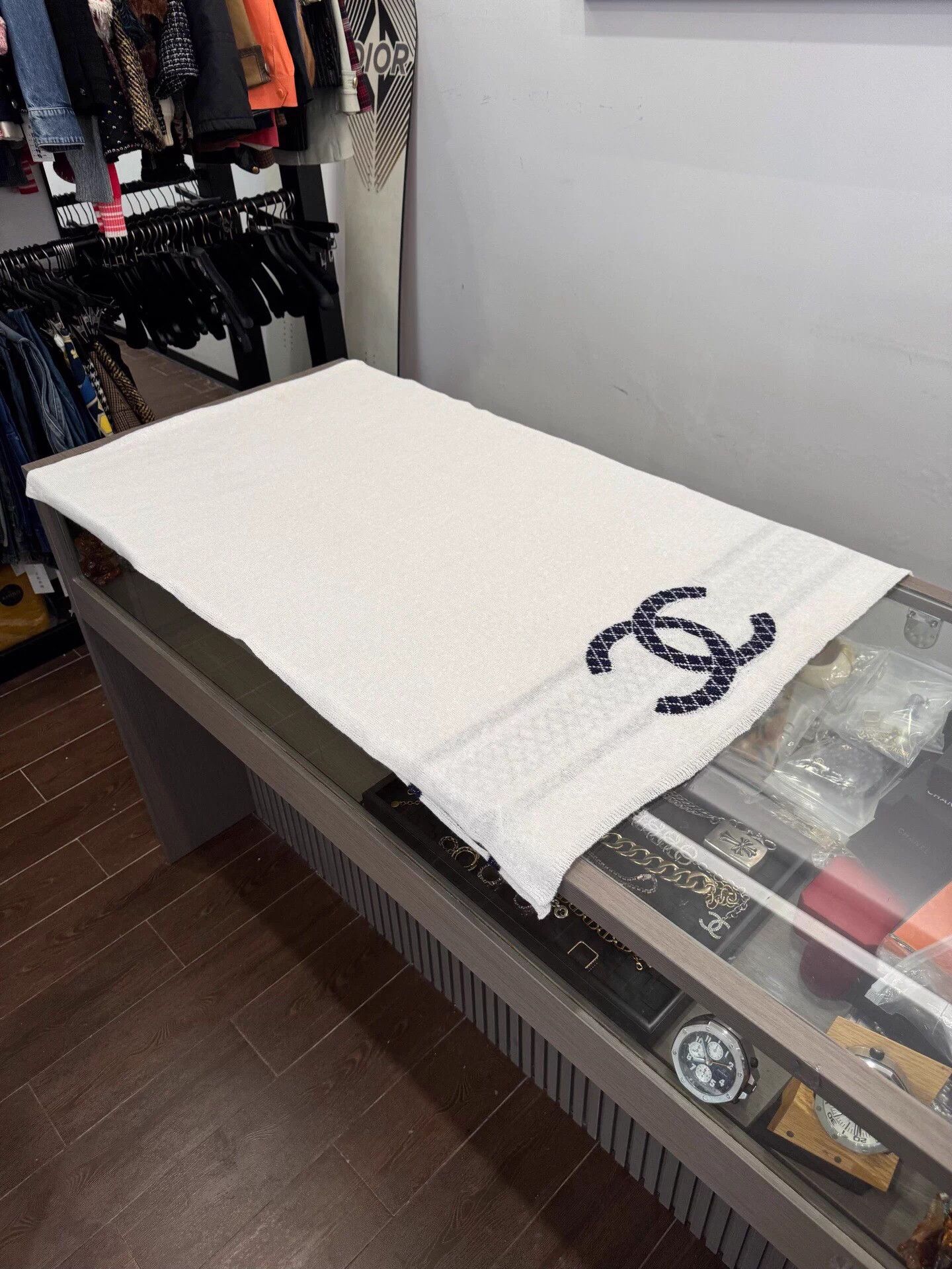 Chanel Chanel b&w CC quilted cashmere scarf 60x200cm Size ONE SIZE - 1 Thumbnail