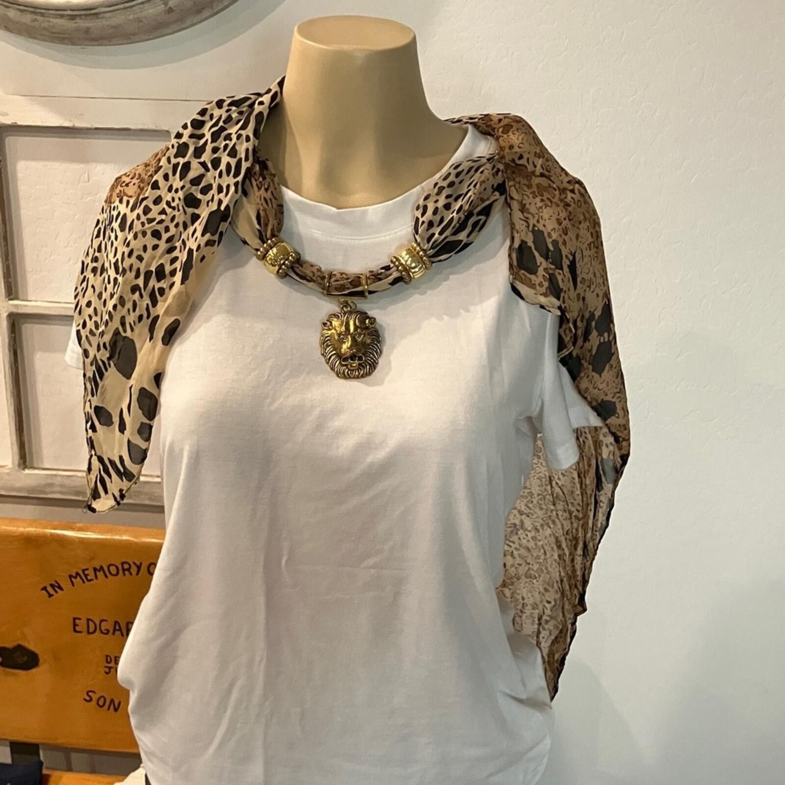 Other Elegant Gold Lion Pendant Necklace Size ONE SIZE - 2 Thumbnail
