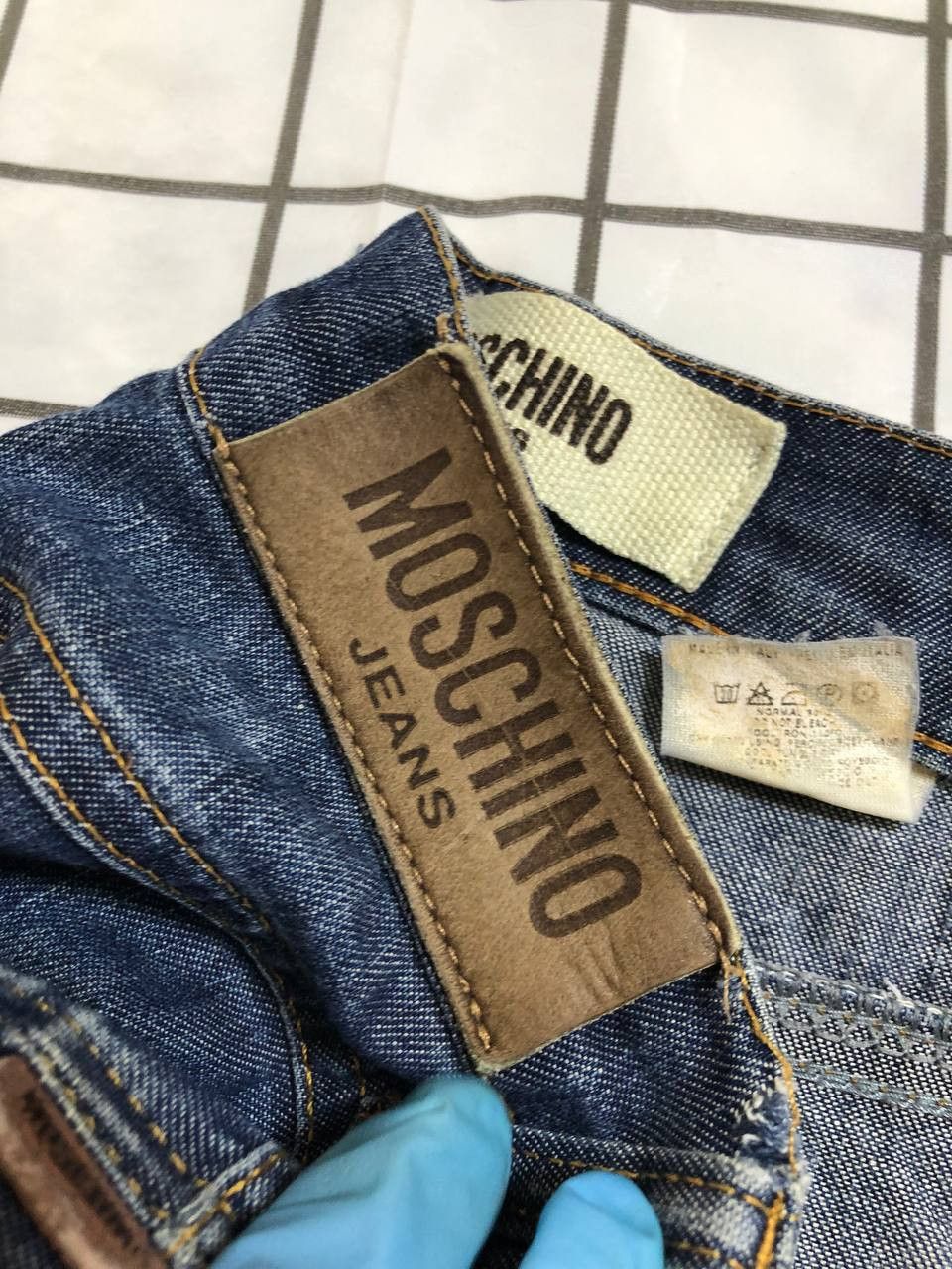Moschino Vintage Moschino Peace Button Fly Dark Washed Denim Jeans Size 27" / US 4 / IT 40 - 12 Thumbnail