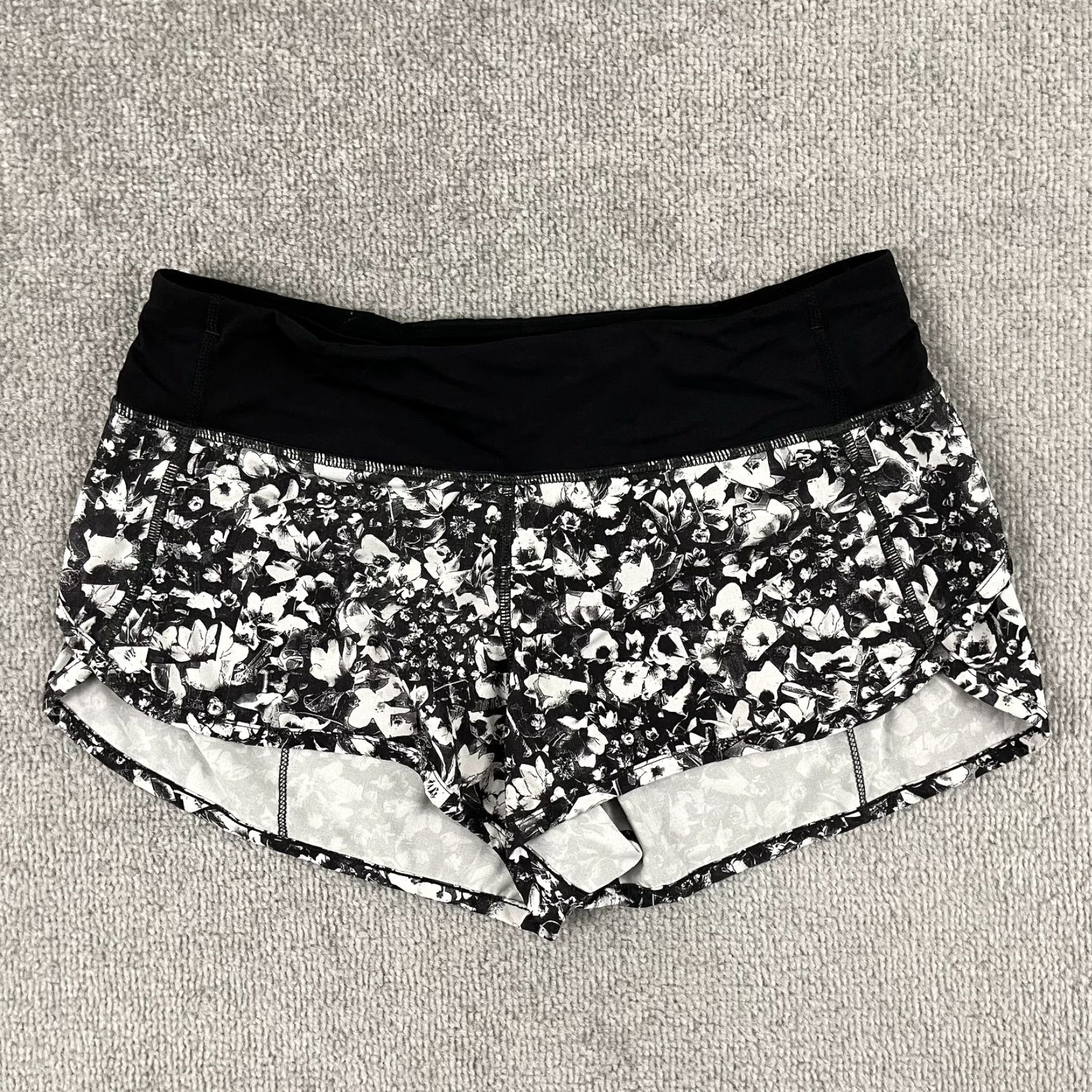 Lululemon VINTAGE Lululemon Speed Shorts Womens 4 / 3" Linerless Performance 4 Way Stretch Floral Size 28" / US 6 / IT 42 - 3 Thumbnail