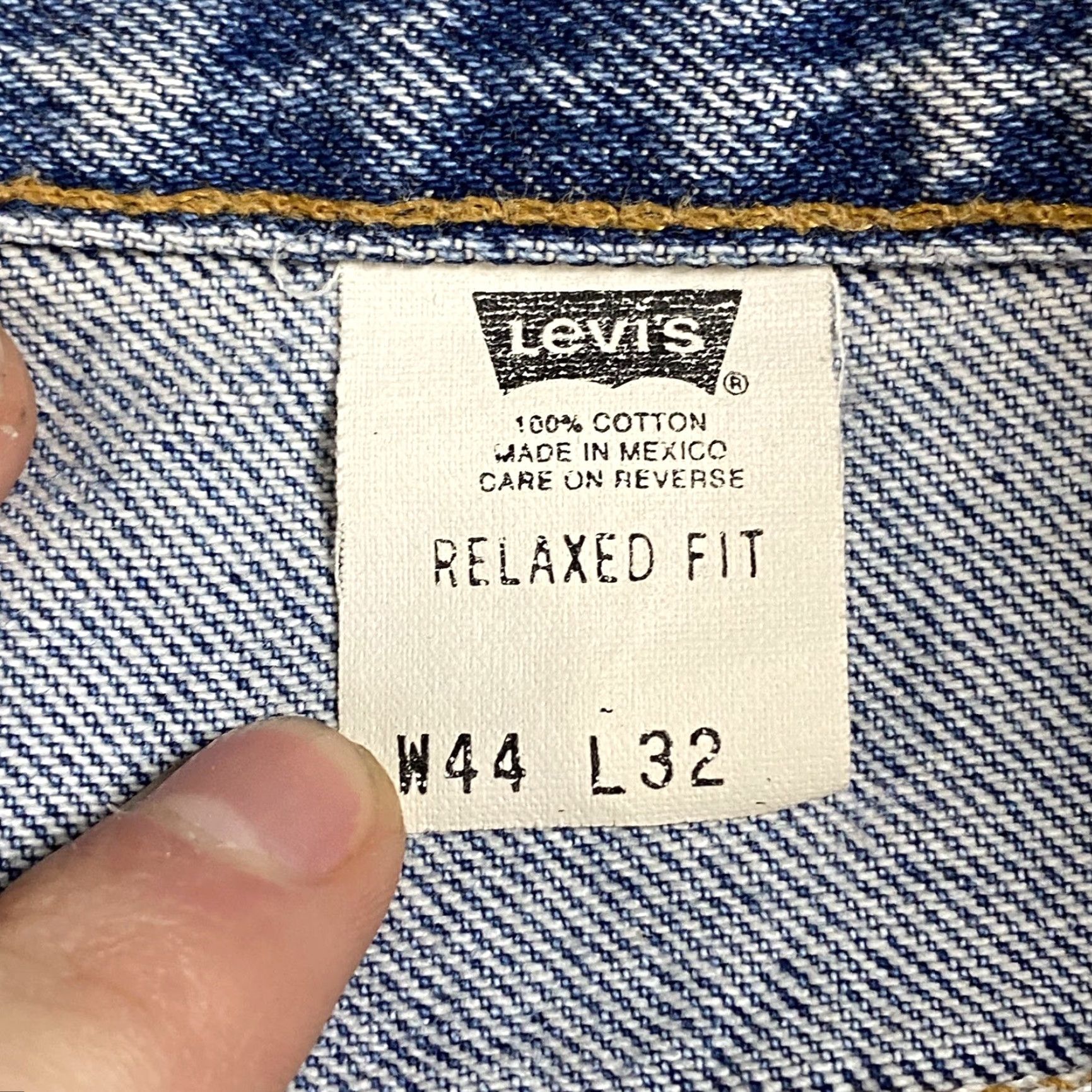 Levi's VINTAGE Levi's 540 Jeans Relaxed Fit 44x32 Blue Light Wash USA Mens Size US 44 / EU 60 - 4 Thumbnail