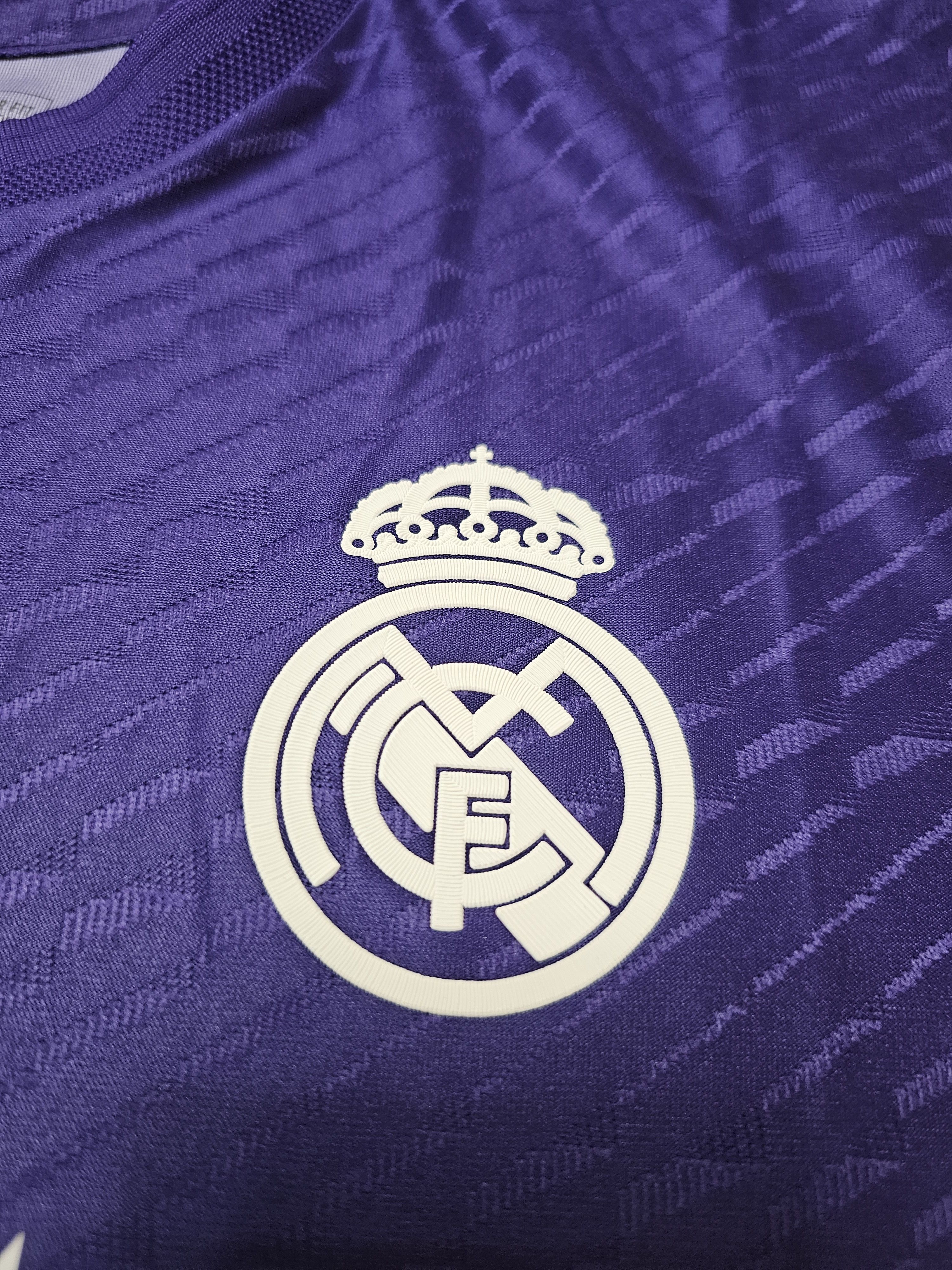Adidas REAL MADRID 2023 2024 Y-3 PURPLE 4TH FOOTBALL SOCCER JERSEY Size US M / EU 48-50 / 2 - 4 Thumbnail