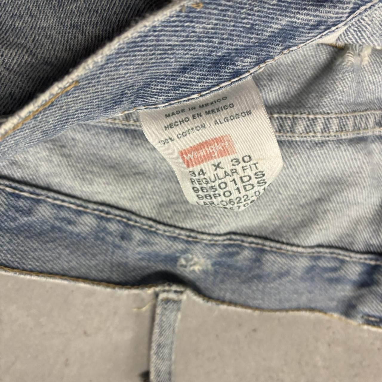 Japanese Brand × Vintage Crazy Vintage Y2K/2000s Light Wash Essential Denim Jeans! Size US 34 / EU 50 - 8 Thumbnail