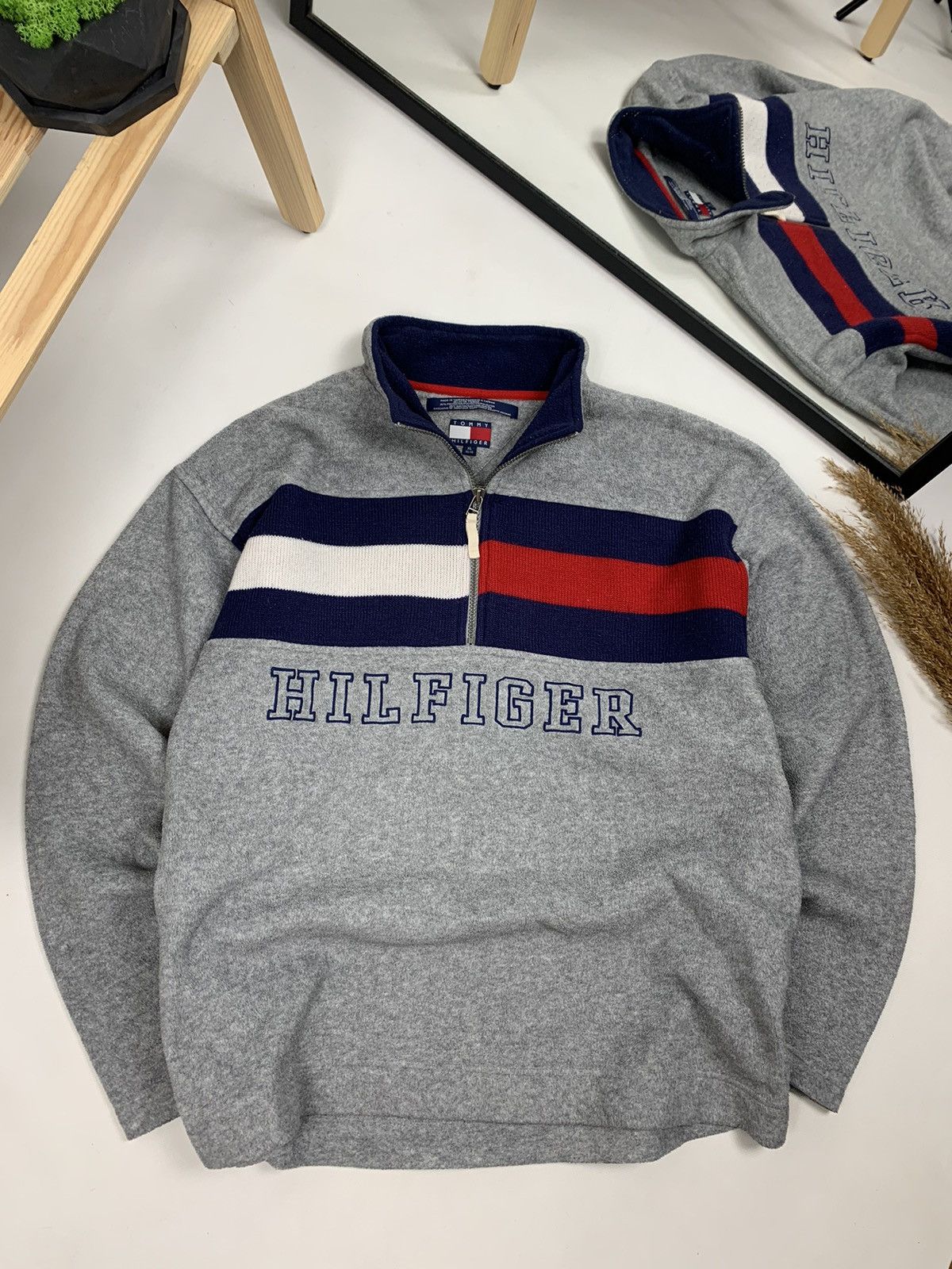 Tommy Hilfiger × Vintage Vintage Tommy Hillfiger 90’s 1/4 Fleece Sweatshirt Size US XL / EU 56 / 4 - 1 Thumbnail