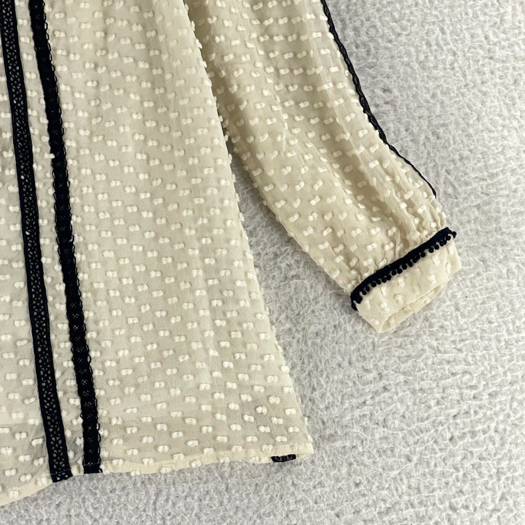 J.Crew J. Crew Shirt Womens Size 2 Ivory Swiss Dot Lace Trim 3/4 Sleeve Silk Blend Shirt Womens Size 2 Ivory Swiss Dot Lace Trim 3/4 Sleeve Silk Blend Size XS / US 0-2 / IT 36-38 - 4 Thumbnail