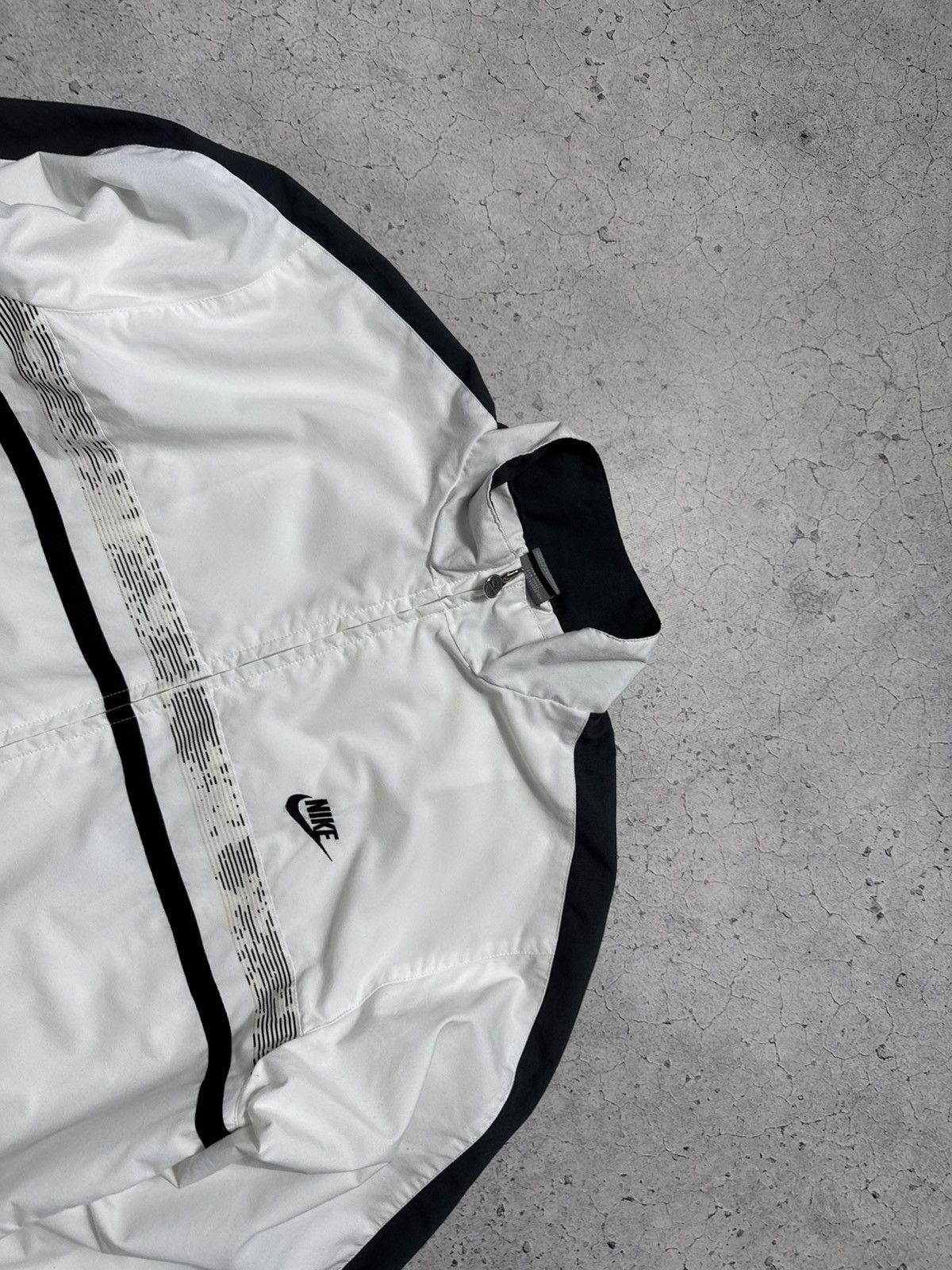 Nike Nike Vintage Light Nylon Jacket White Drill Y2K Size US L / EU 52-54 / 3 - 5 Thumbnail