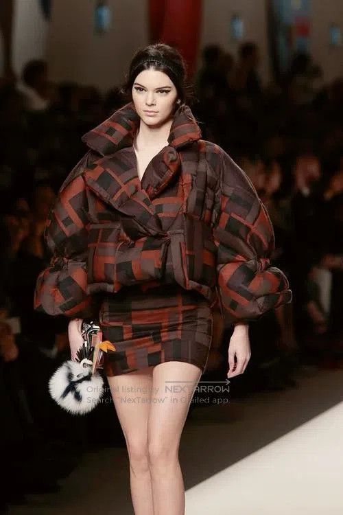 Fendi Fendi Limited show model three-dimensional silhouette brea Size XS / US 0-2 / IT 36-38 - 1 Thumbnail
