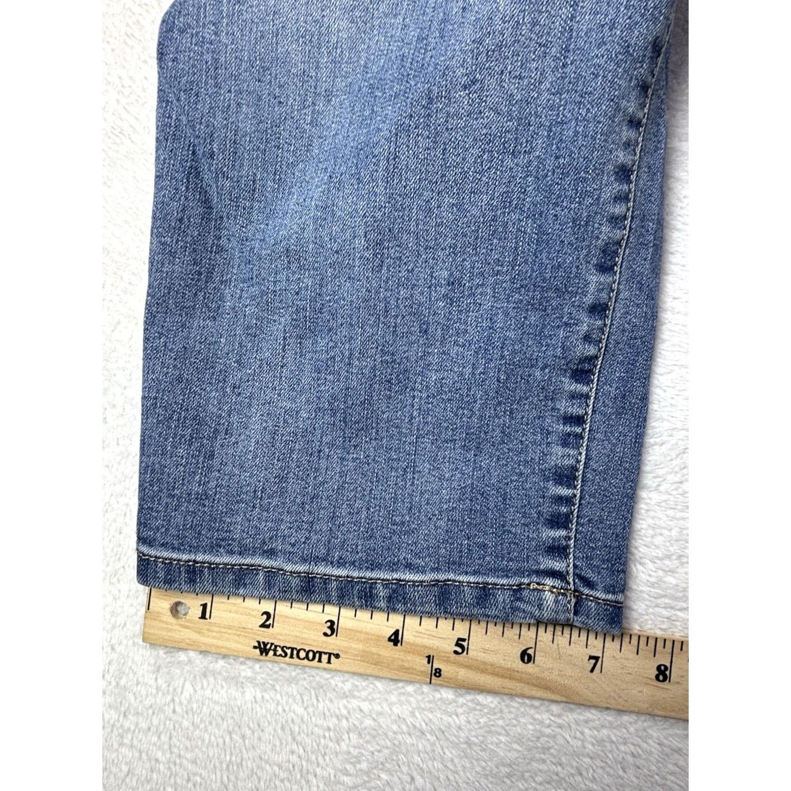 Vintage Bandolino Selene Capri Jeans Women’s Sz 16 Medium Wash Blue 5-Pocket Denim Stretch Regular Rise Mid Inseam 22 in Menus? Size 38" / US 16 / IT 52 - 5 Thumbnail