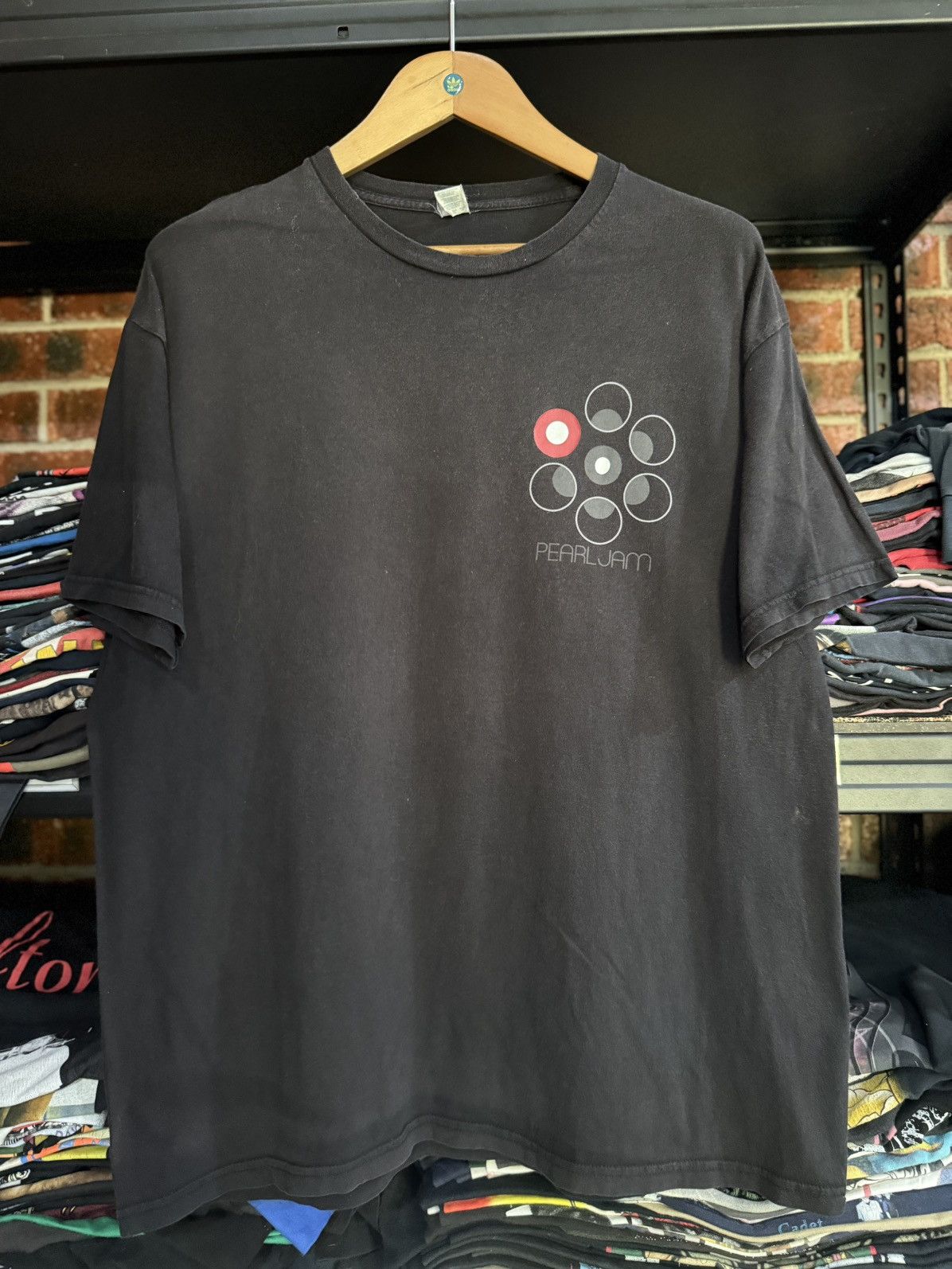 Band Tees Thrashed Vintage Pearl Jam Tour Sun Faded Grunge Tee Size US XL / EU 56 / 4 - 6 Thumbnail