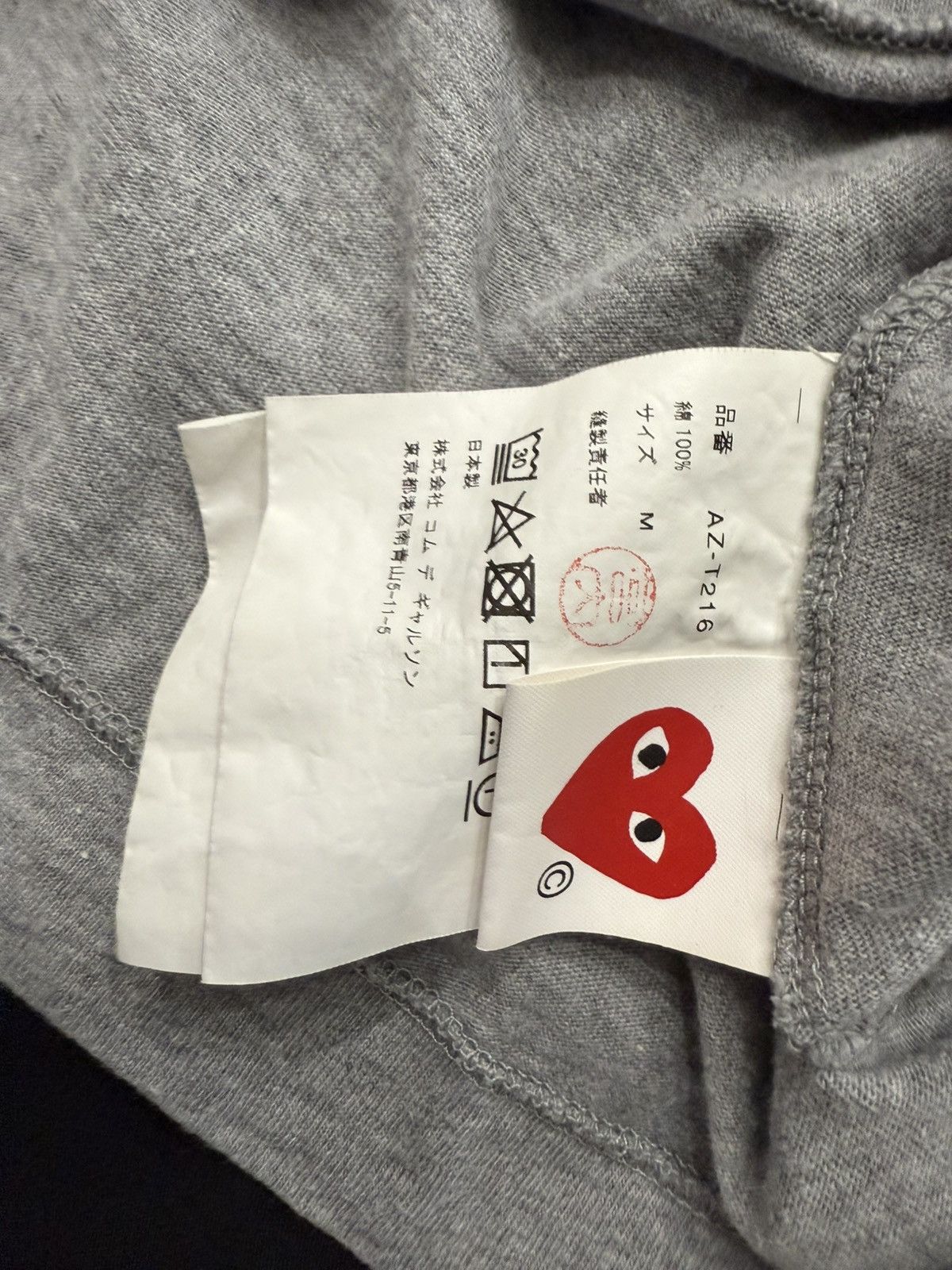 Comme des Garcons Comme Des Garçons Play gold heart size medium Size US M / EU 48-50 / 2 - 4 Thumbnail