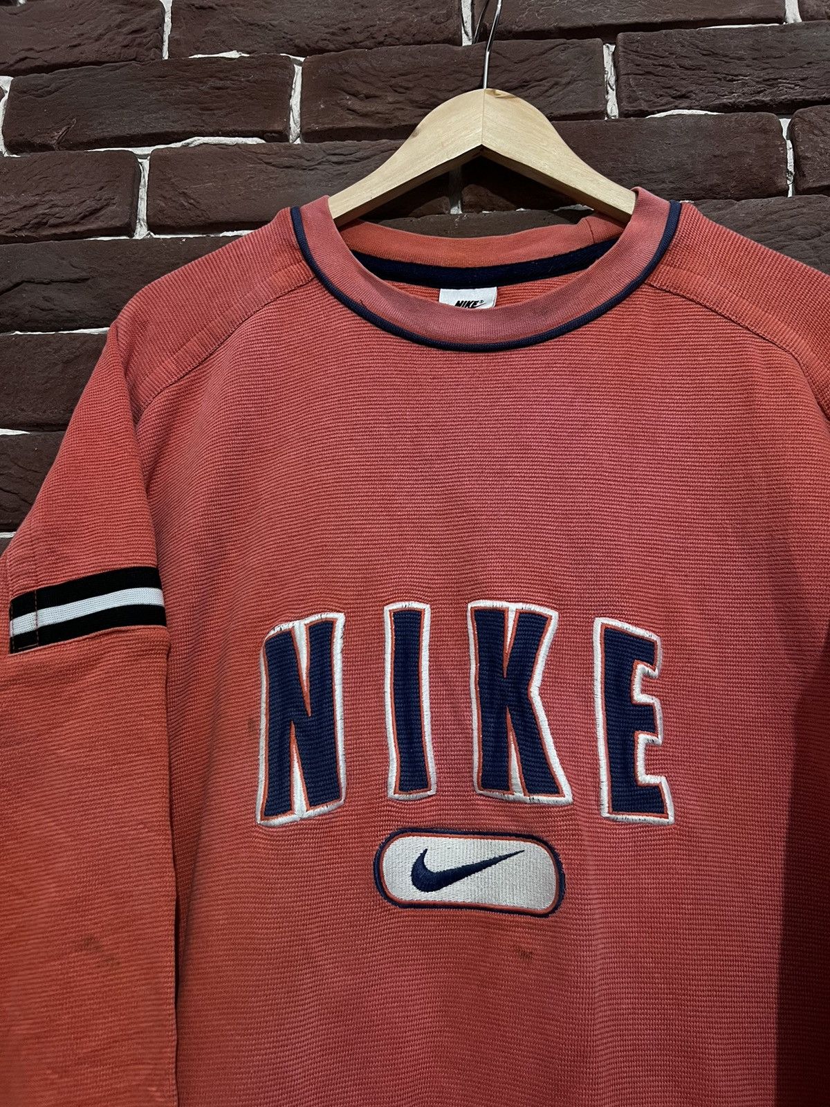 Nike Vintage 90s Nike Spellout Swoosh Logo Red Tag Crewneck L Size US L / EU 52-54 / 3 - 3 Thumbnail