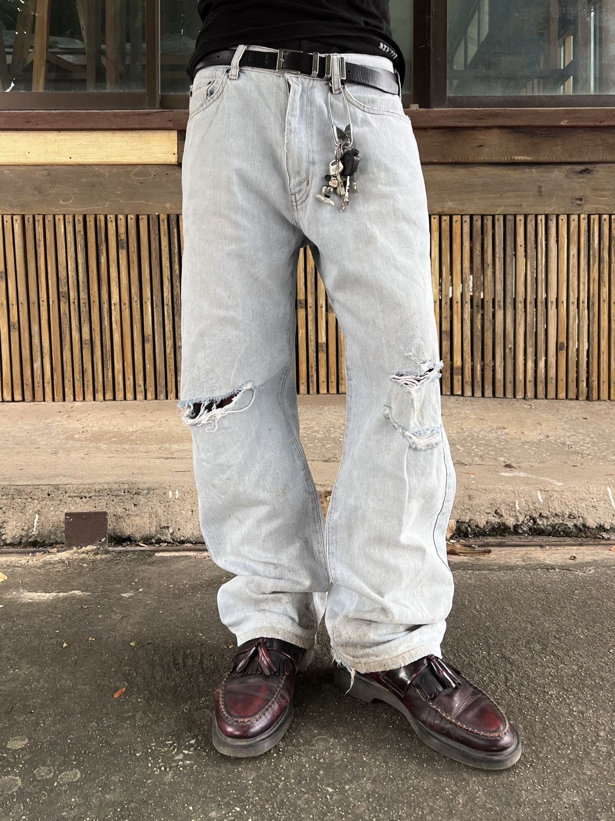 Vintage Thrashed Vintage Denim Jeans Distressed Size US 32 / EU 48 - 1 Thumbnail