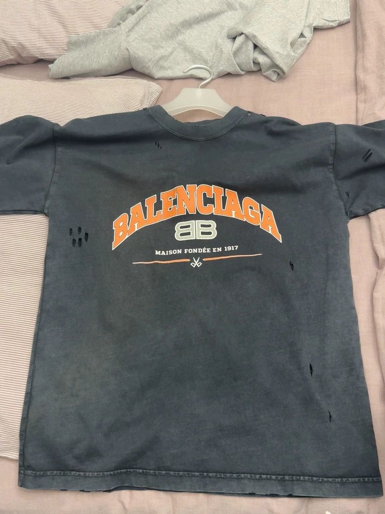 Balenciaga Balenciaga Short Sleeve Tee Size US S / EU 44-46 / 1 - 1 Thumbnail