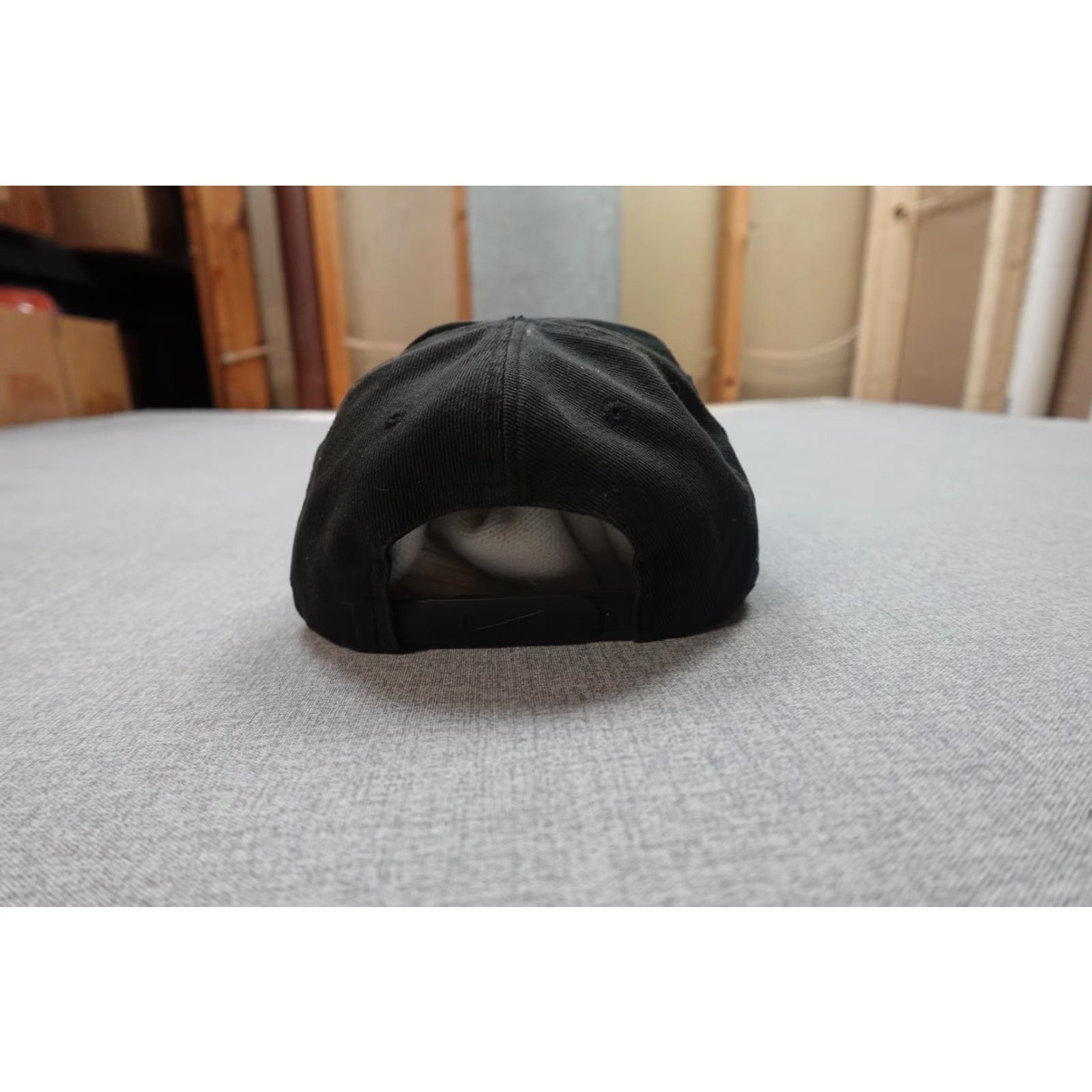 Nike VINTAGE Nike Snapback Hat Cap Strap Back Black Swoosh Logo Mens Cotton White Tag Size ONE SIZE - 3 Thumbnail