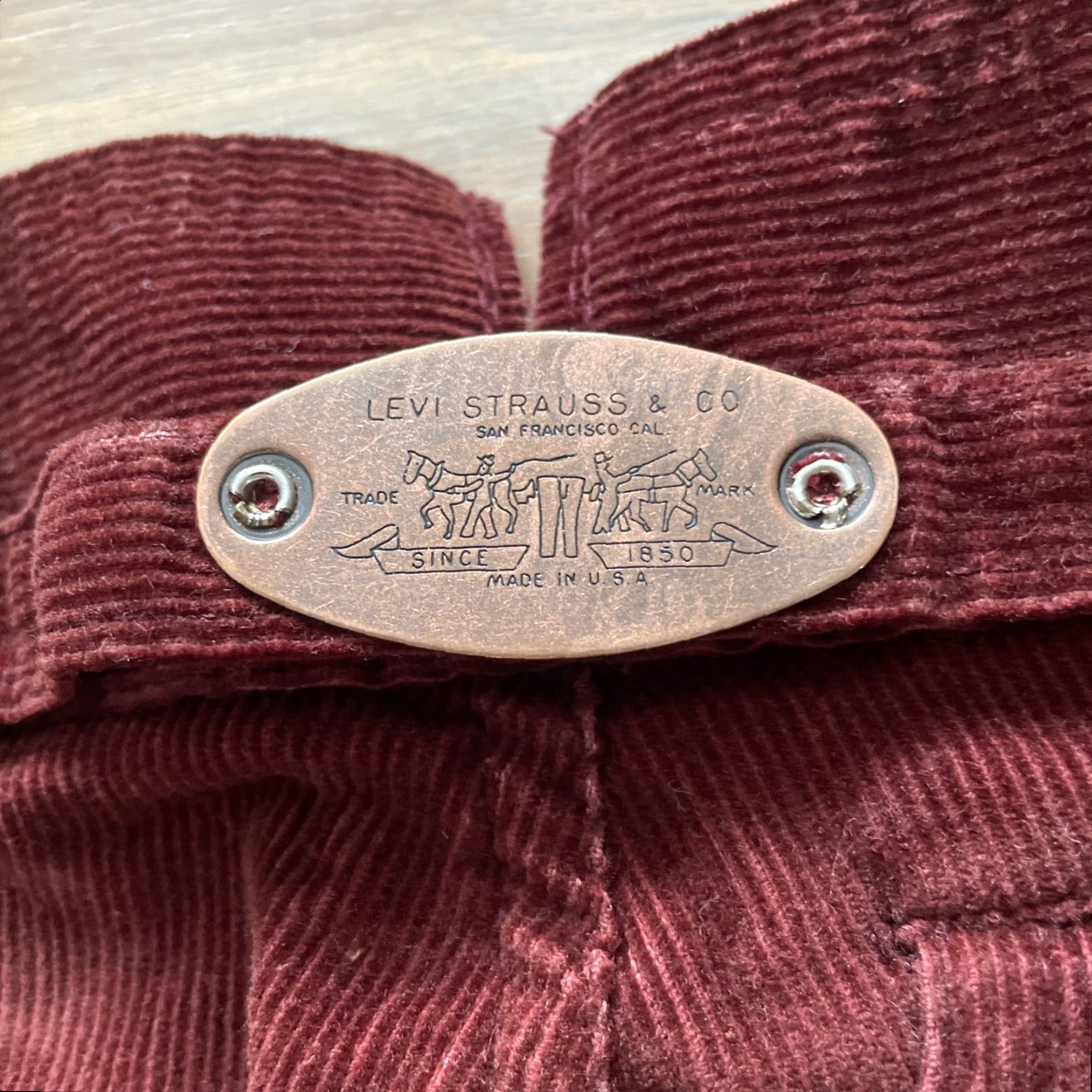Levi's VINTAGE Levi's Corduroy Flare Pants Tail Cinch Back 23x33 Auburn Red 1970s Mens Girls Womens Size 40" / US 18 - 2 Thumbnail