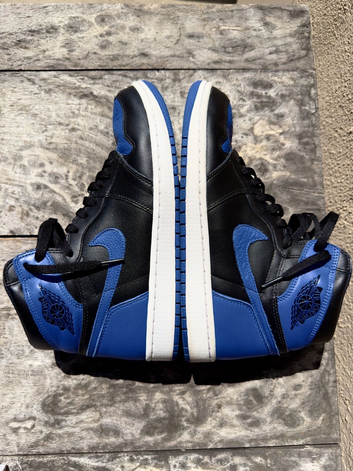 Jordan Brand × Nike Air Jordan 1 Retro High OG (Royal 2017) Size US 9 / EU 42 - 2 Thumbnail