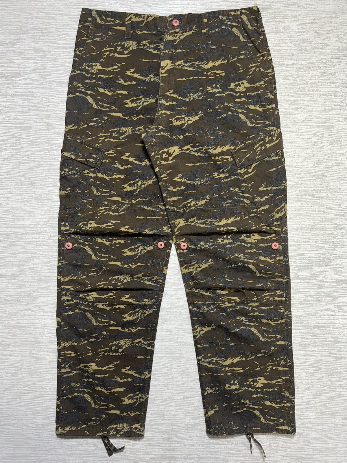 Futura Futura Laboratories - AOP Tiger Camouflage Cargo Pants Size US 34 / EU 50 - 1 Thumbnail