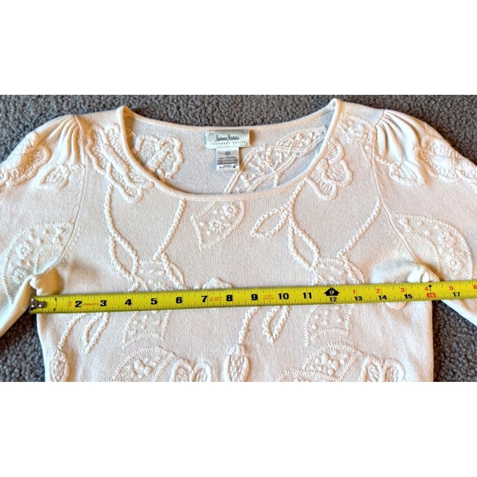Neiman Marcus VINTAGE Neiman Marcus Beige Floral Embroidered Cashmere Sweater Womens Medium Size M / US 6-8 / IT 42-44 - 3 Thumbnail