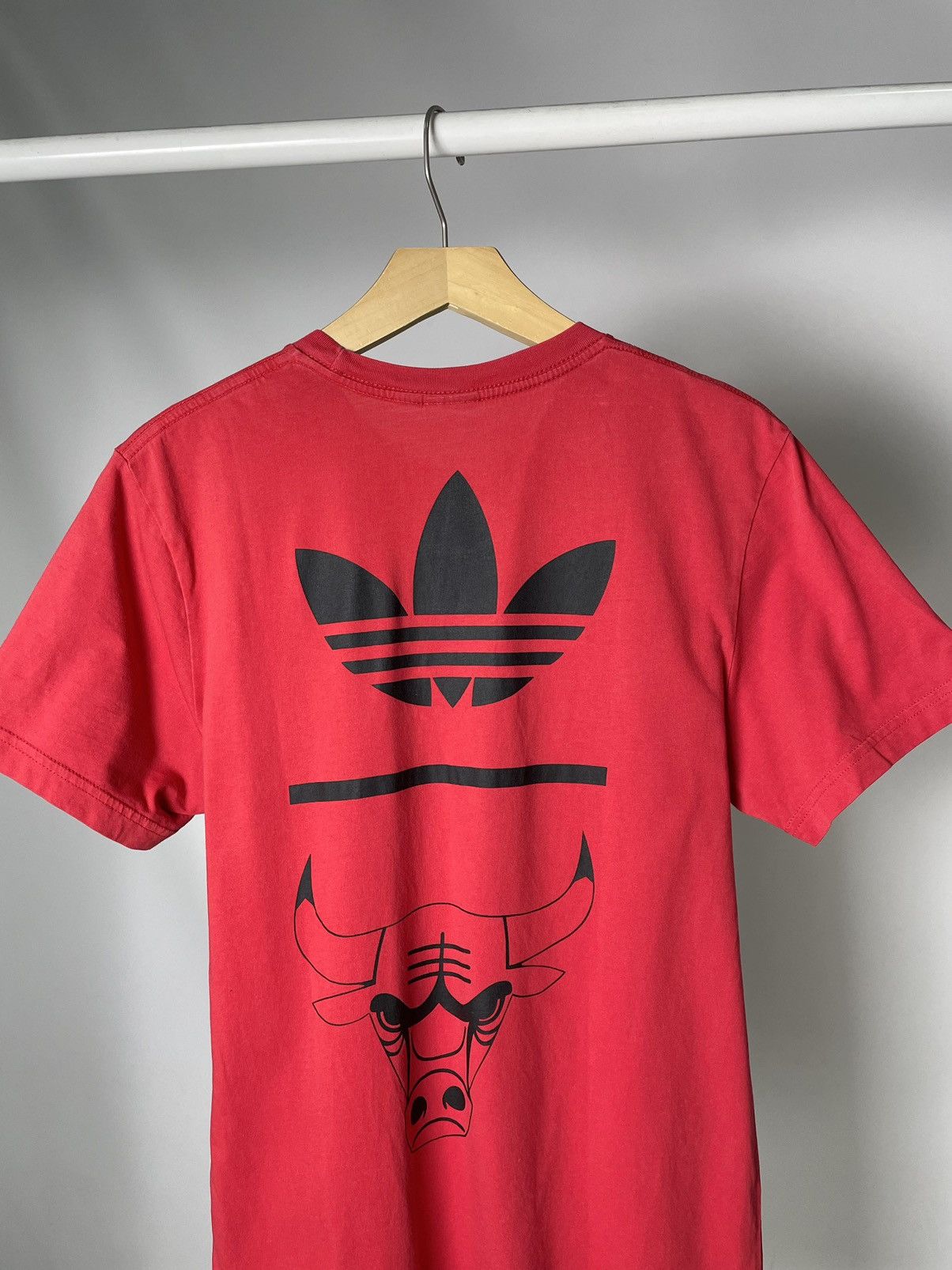 Adidas Adidas Originals x NBA 👹🏀 Chicago Bulls jersey tee t shirt Size US M / EU 48-50 / 2 - 7 Thumbnail