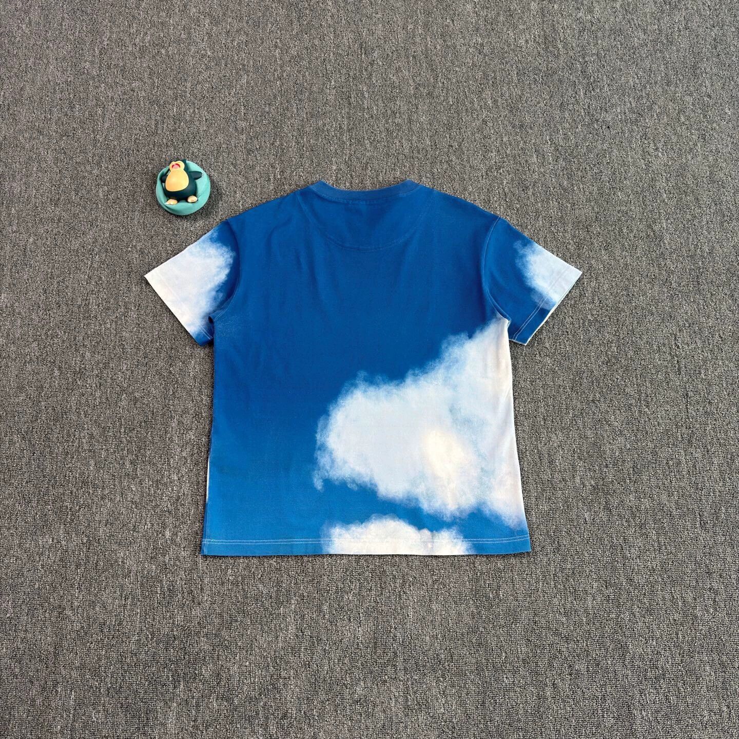 Louis Vuitton LV Blue & White Cloud short sleeve tee XS like new Size US XS / EU 42 / 0 - 2 Thumbnail