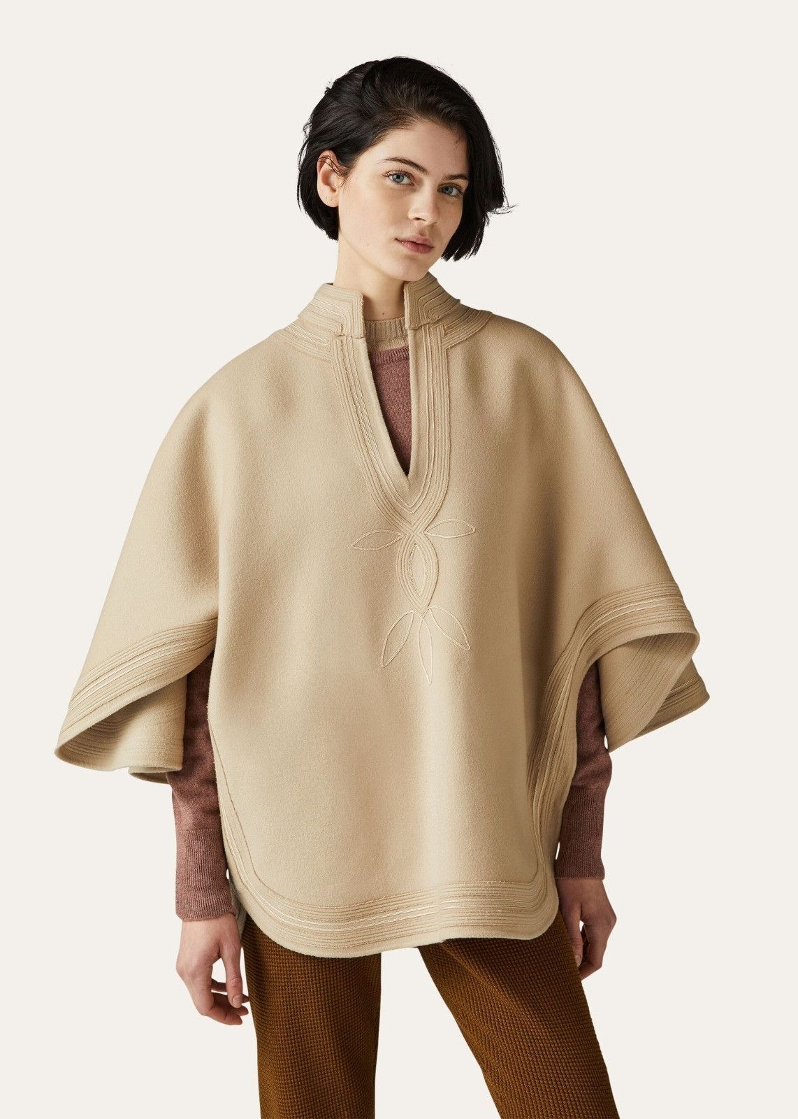 Loro Piana o1srvl11e0824 Size: OS / Lia Embroidered Cape in Beige Size ONE SIZE - 3 Thumbnail