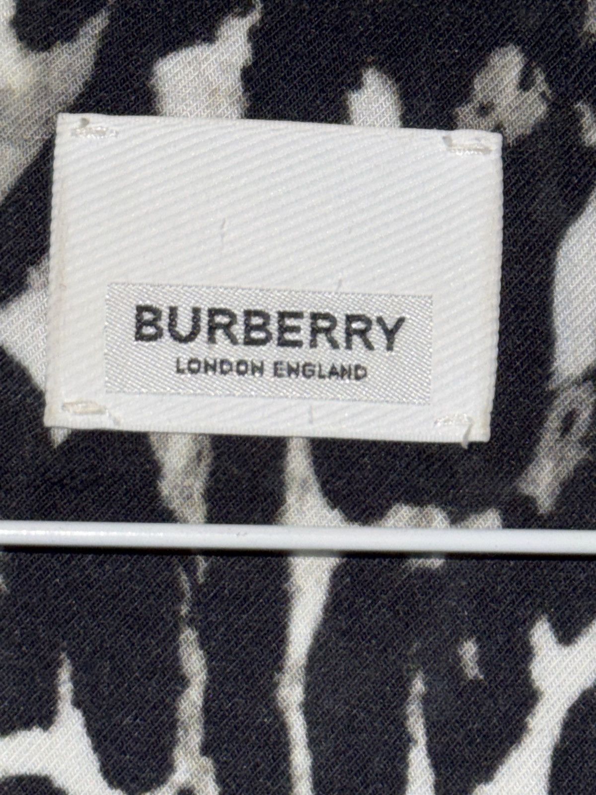 Burberry Burberry Black Leopard Print Button Size US XXS / EU 40 - 6 Thumbnail
