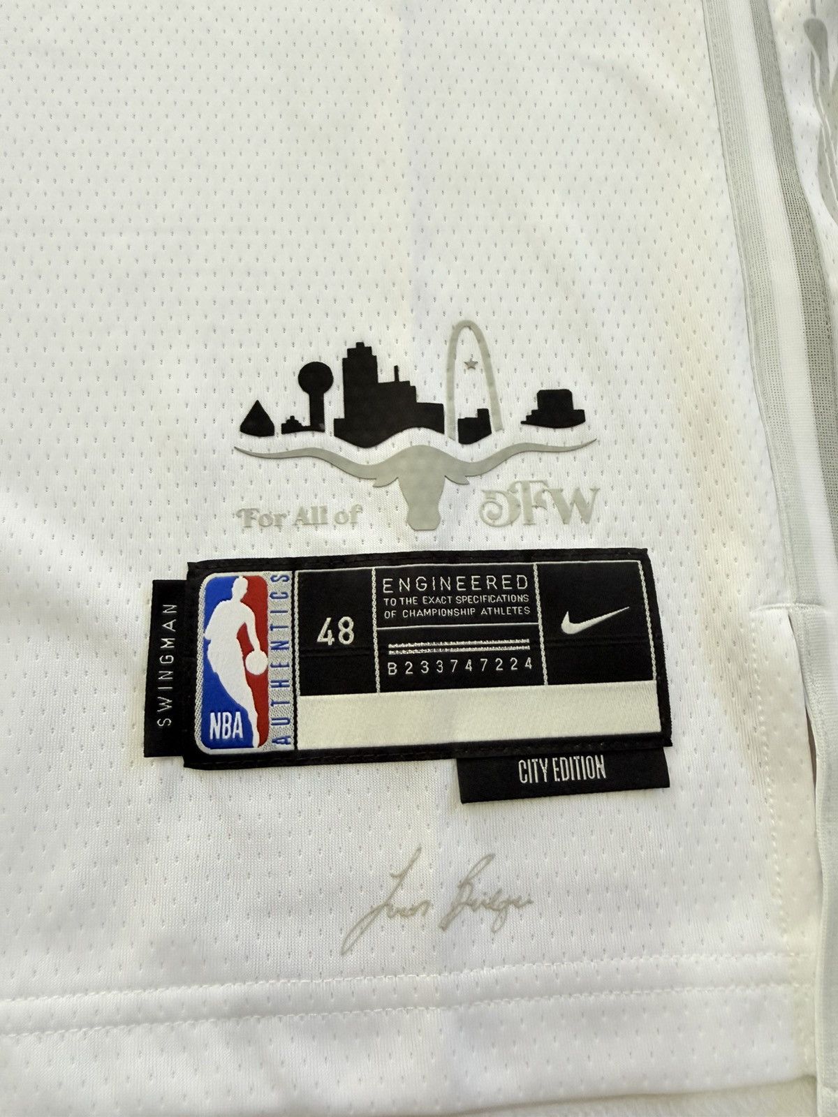 Nike Mike Mavs City Edition Swingman Luca Doncic Jersey Original Size US L / EU 52-54 / 3 - 6 Thumbnail