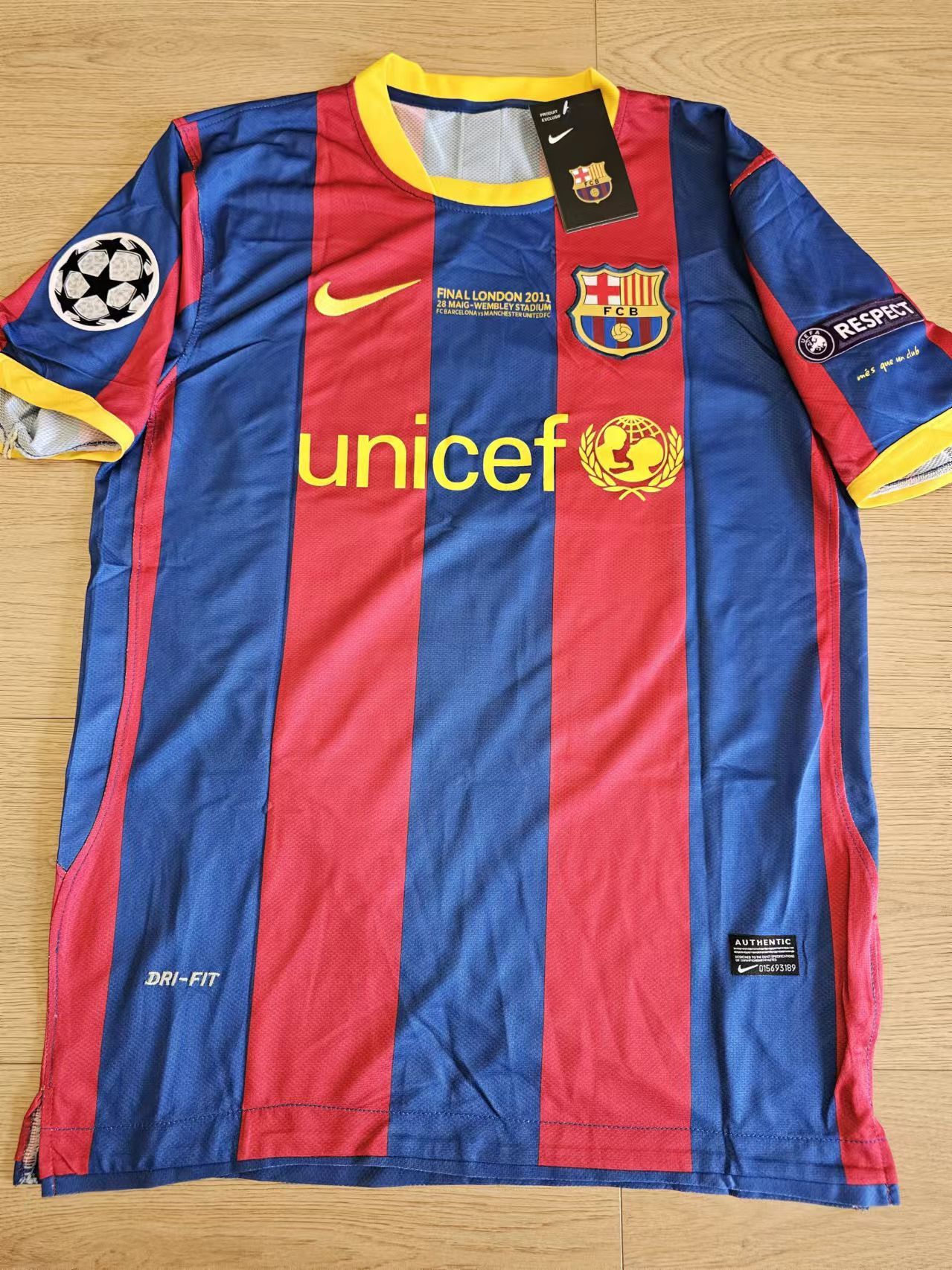 Other 2011 Barcelona 10 Messi Jersey Home Size US L / EU 52-54 / 3 - 2 Thumbnail