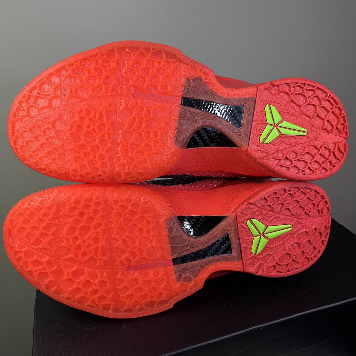 Nike NIKE KOBE 6 PROTRO REVERSE GRINCH SIZE 9 FV4921-600 Size US 9 / EU 42 - 5 Thumbnail