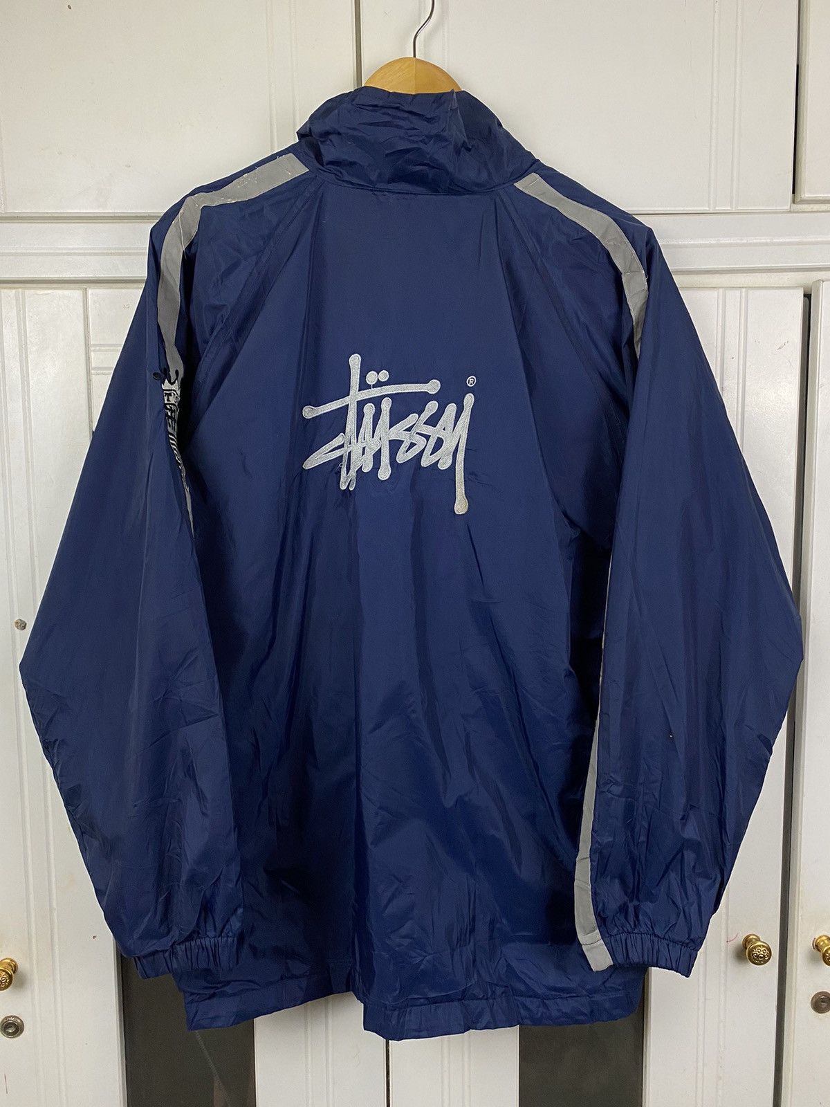 Men s VINTAGE retail STUSSY Windbreaker in Dark Blue with White Stripes SIZE S