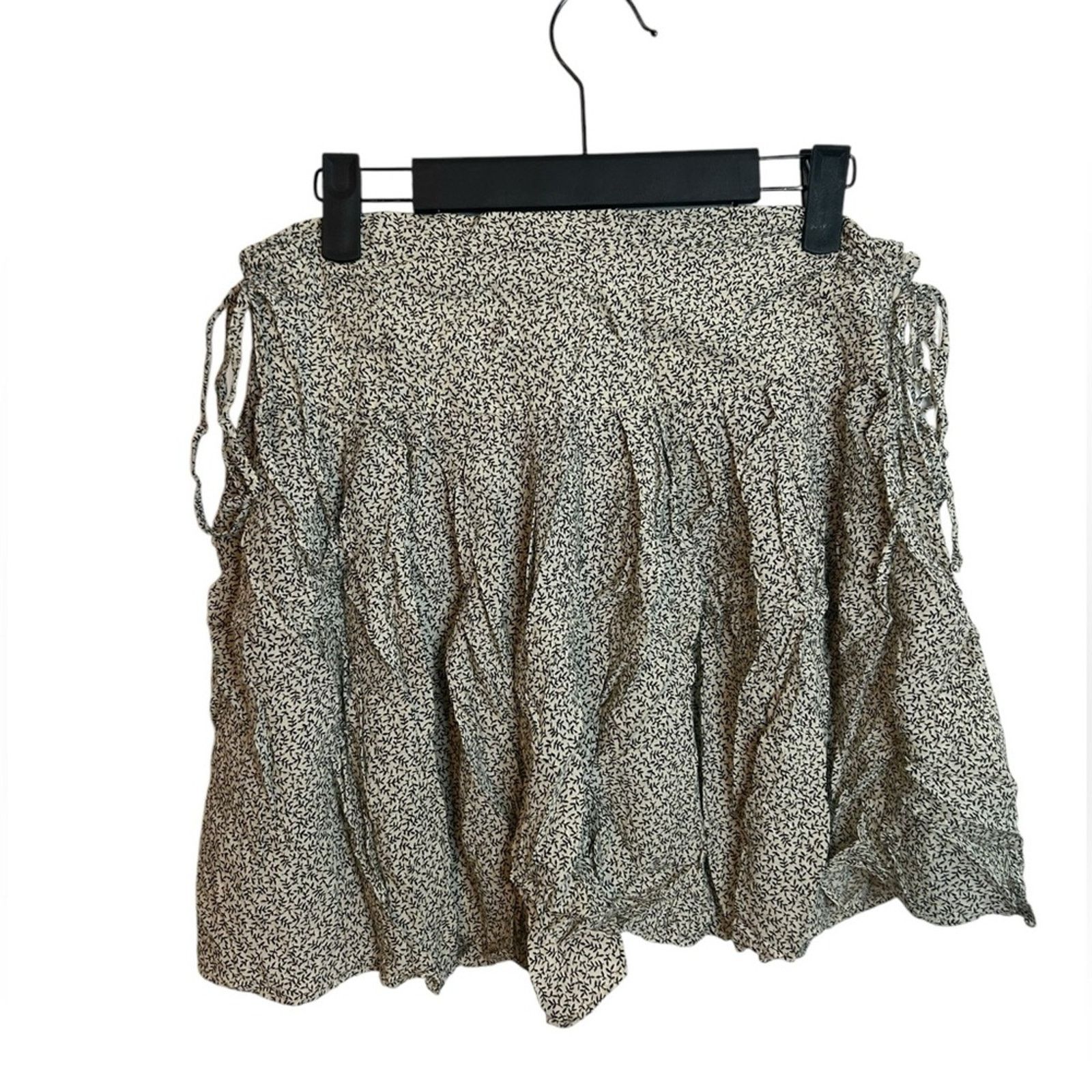 H&M H&M Ditsy Floral Cinched Mini Skirt Size 28" / US 6 / IT 42 - 1 Thumbnail