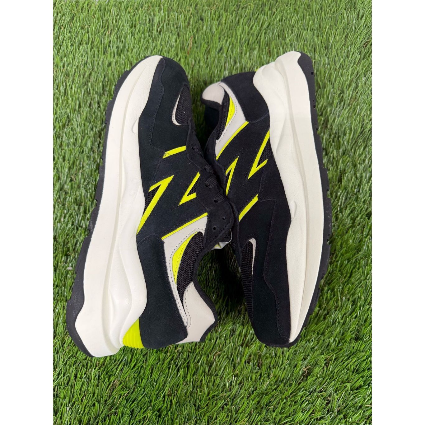 New Balance 10.5 - NEW New Balance 57/40 W5740HL1 5740 Black Oyster Neon Size US 10.5 / IT 40.5 - 5 Thumbnail