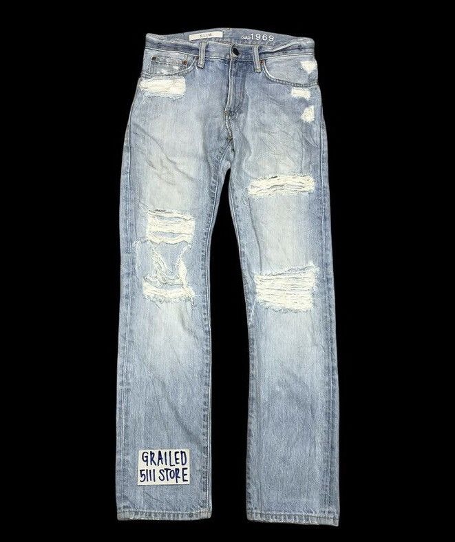 GAP DISTRESSED DENIM