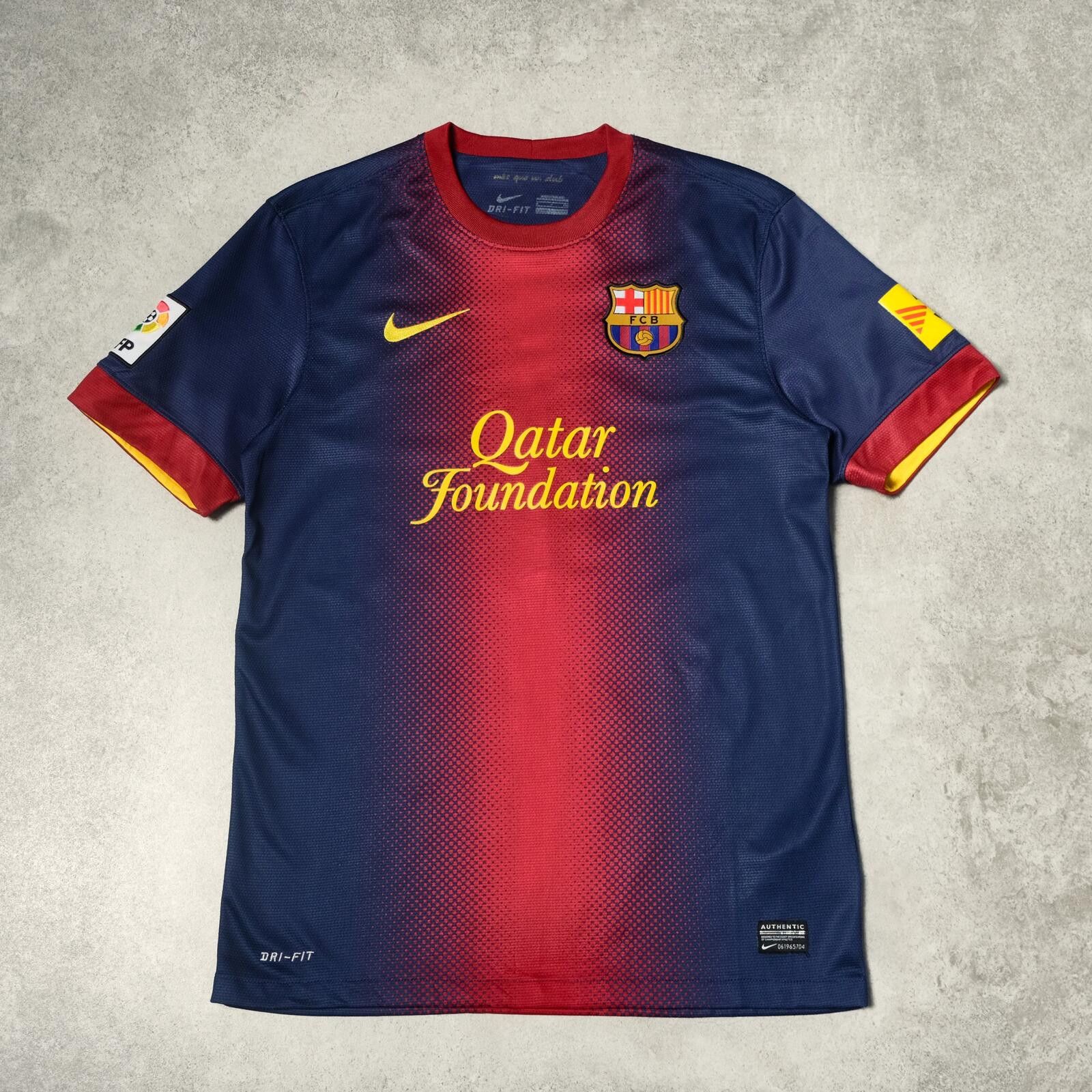 Nike 2012/13 Barcelona Home Shirt Nike Iniesta (L/XL) Size US L / EU 52-54 / 3 - 1 Thumbnail