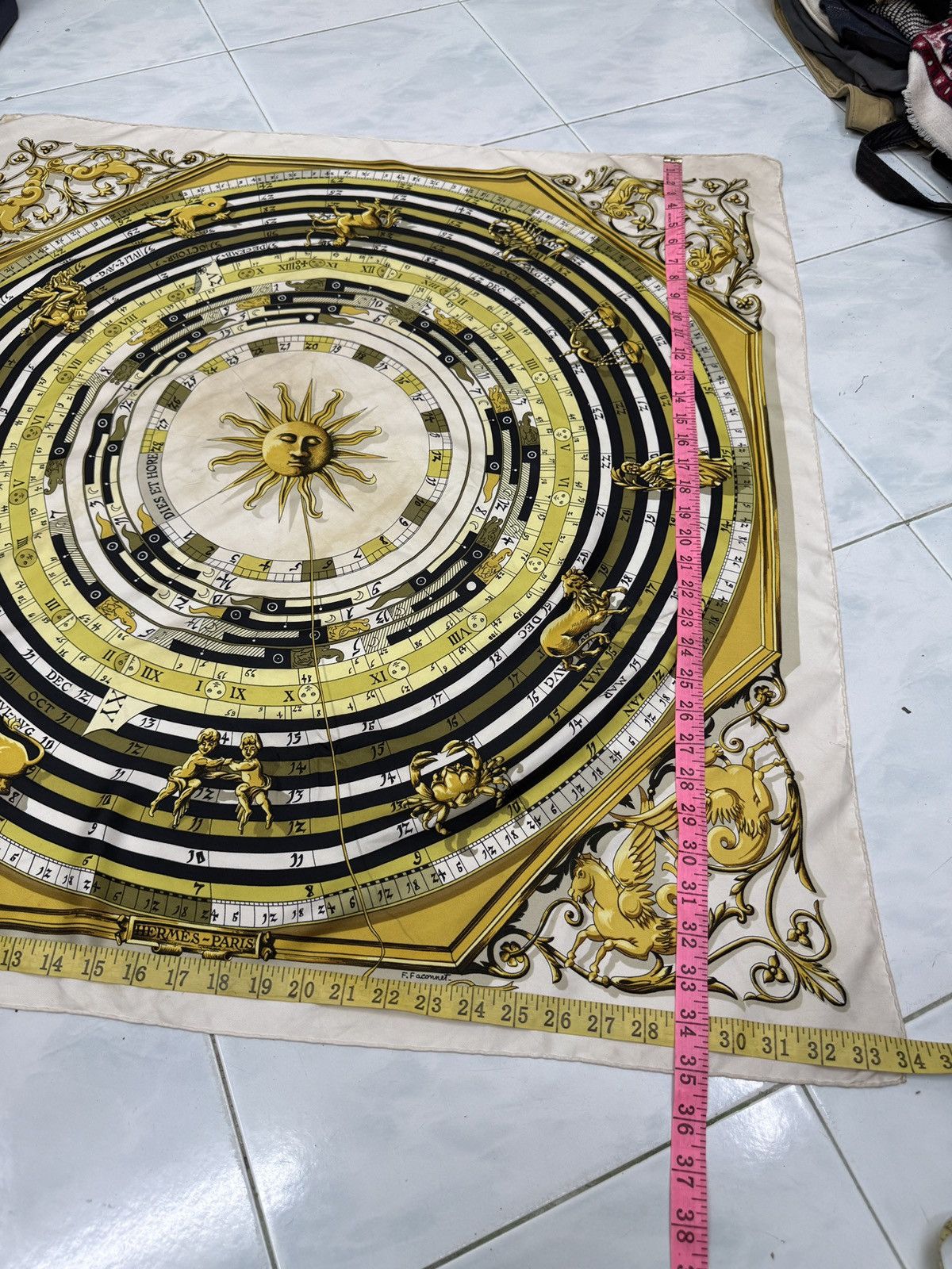 Hermes 🔥🔥🔥AUNTHENTIC VINTAGE HERMES DIES AT HORES SILK SCARF Size ONE SIZE - 17 Thumbnail