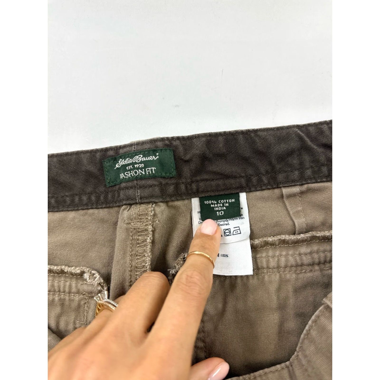 Eddie Bauer Eddie Bauer Bermuda Shorts Women’s 10 Khaki Chino Outdoor Hiking Vashon Fit Beig​e? Size 32" / US 10 / IT 46 - 5 Thumbnail