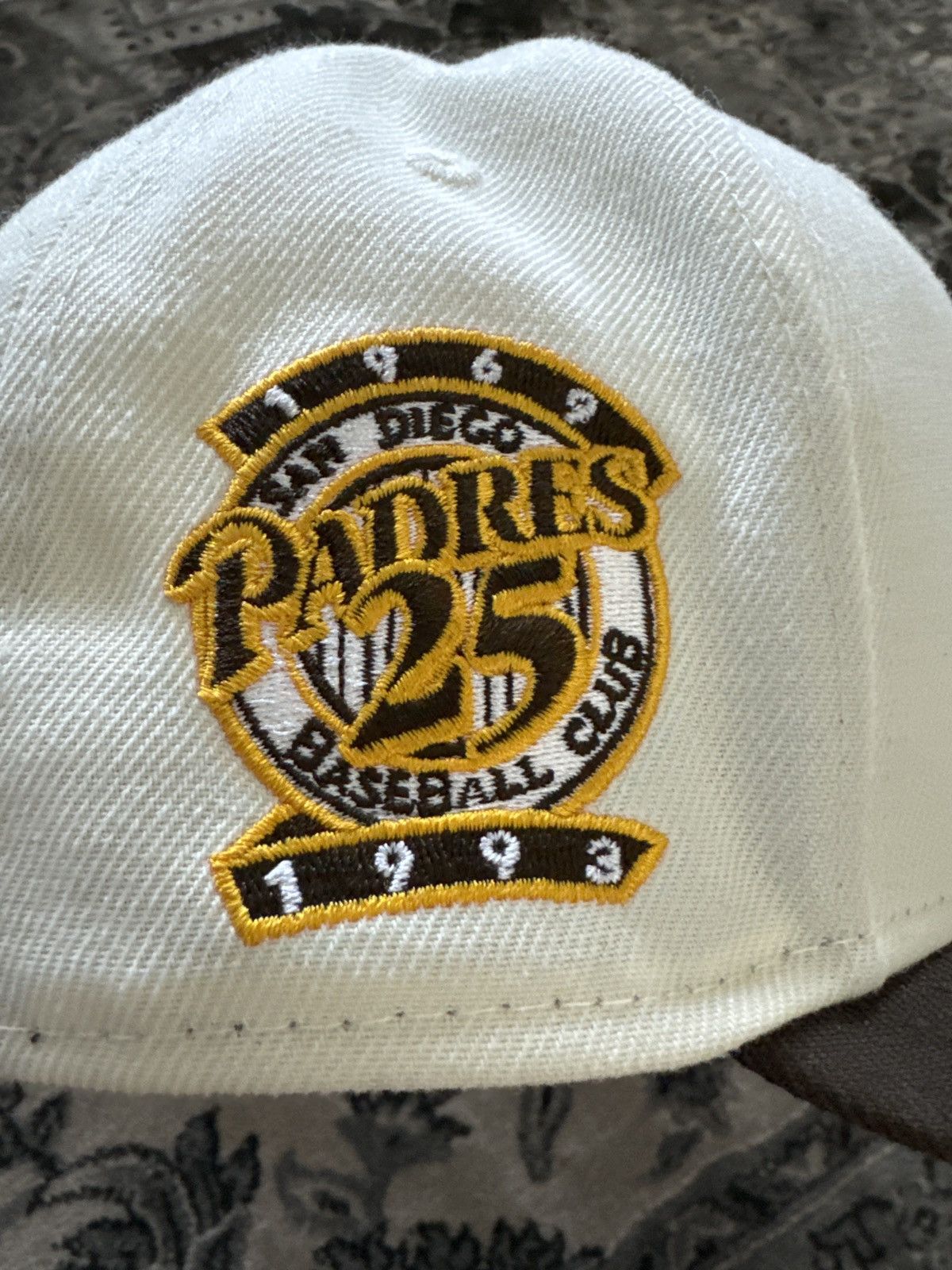 New Era SD Padres Fitted Size 32 - 2 Thumbnail