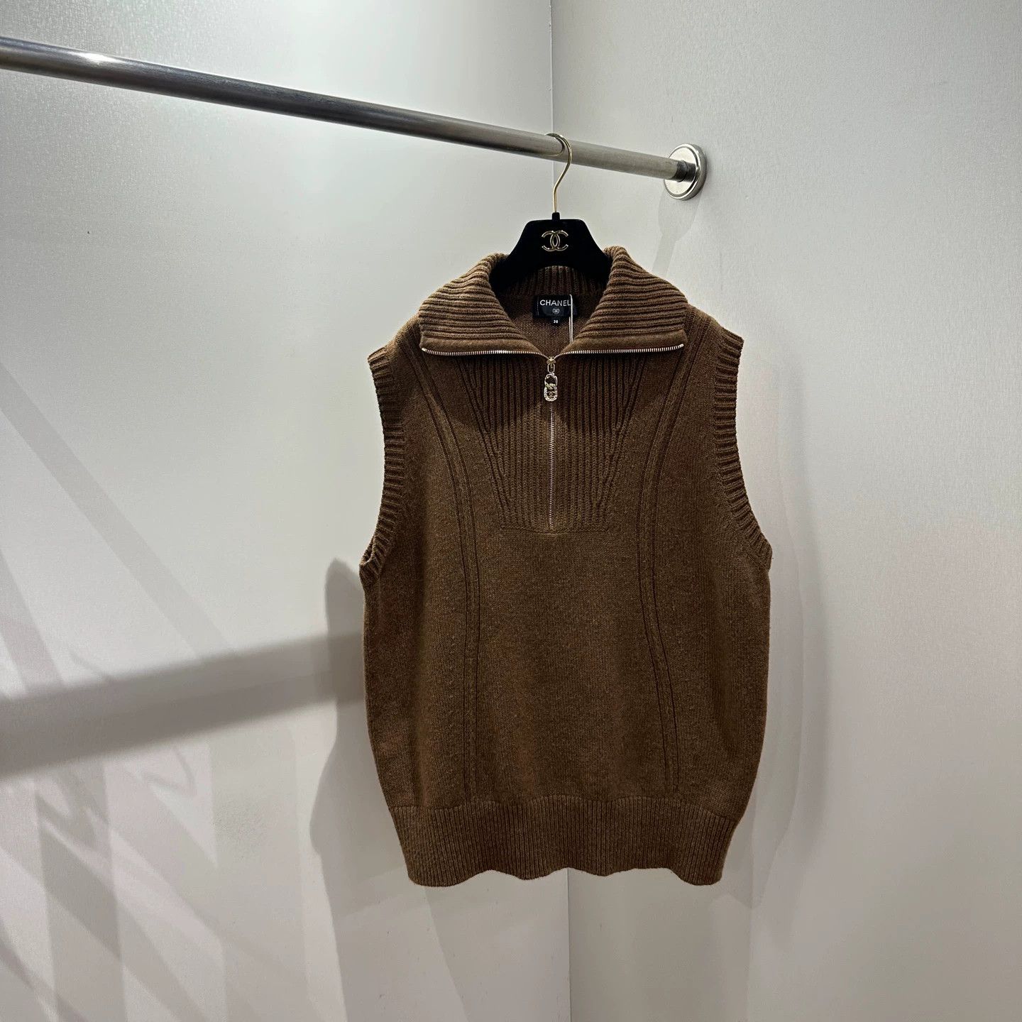 Chanel Chanel may387 24A Women's Cashmere Knit Vest 38 Size S / US 4 / IT 40 - 1 Thumbnail