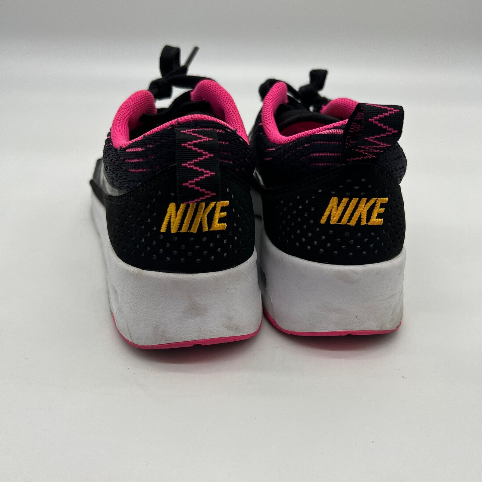 Nike Nike Women's Athletic Shoes Size 6 US Black Pink Size US 6 / IT 36 - 11 Thumbnail