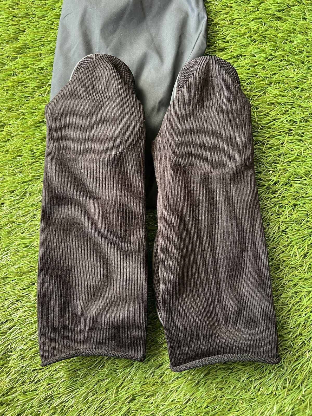 Kanye West Size 3 - Yeezy Pod Black - YZYPODBLK Size US 12 / EU 45 - 4 Thumbnail