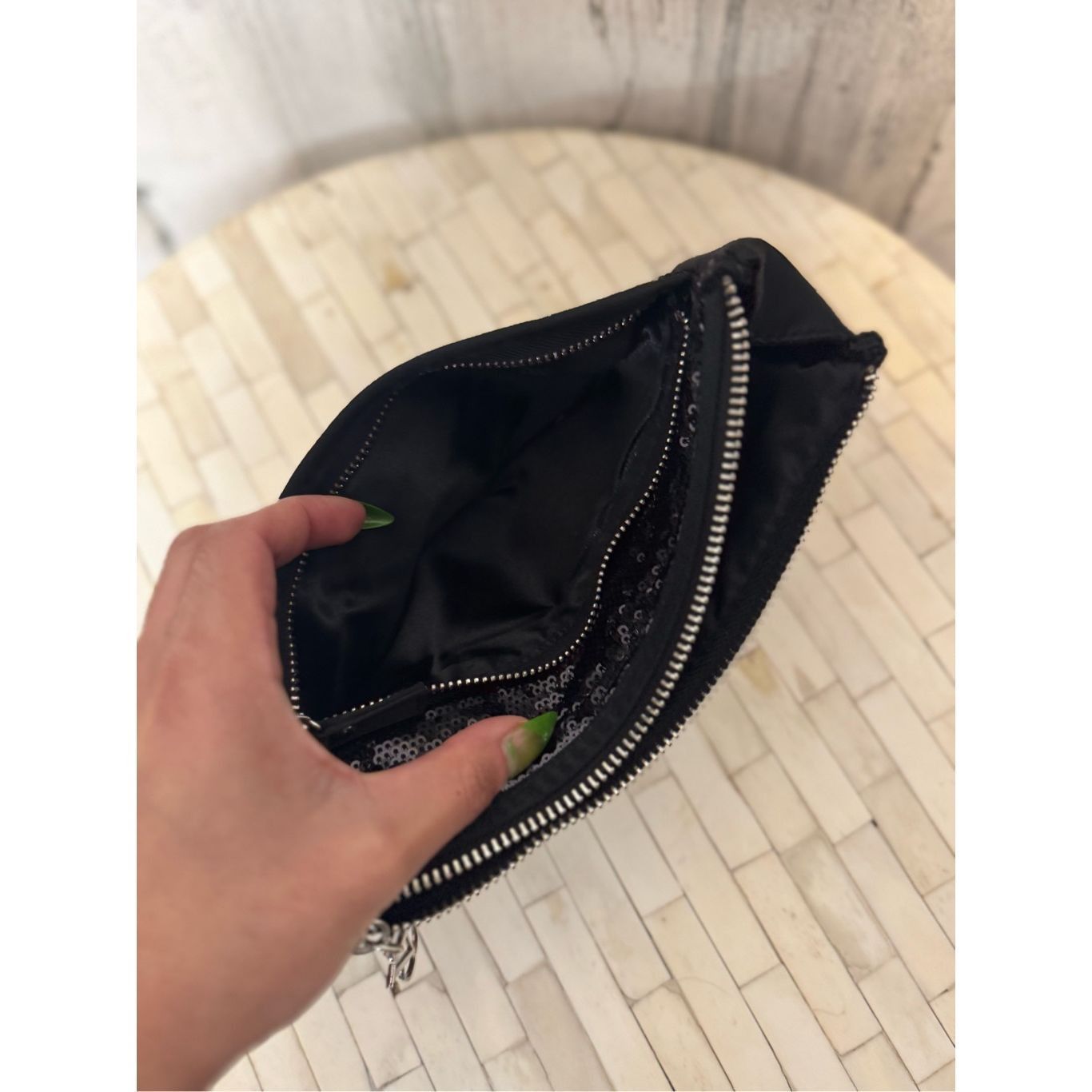 Victoria's Secret Victoria’s Secret Black Sequin Clutch Zip Pouch Wristlet Eve Size ONE SIZE - 5 Thumbnail