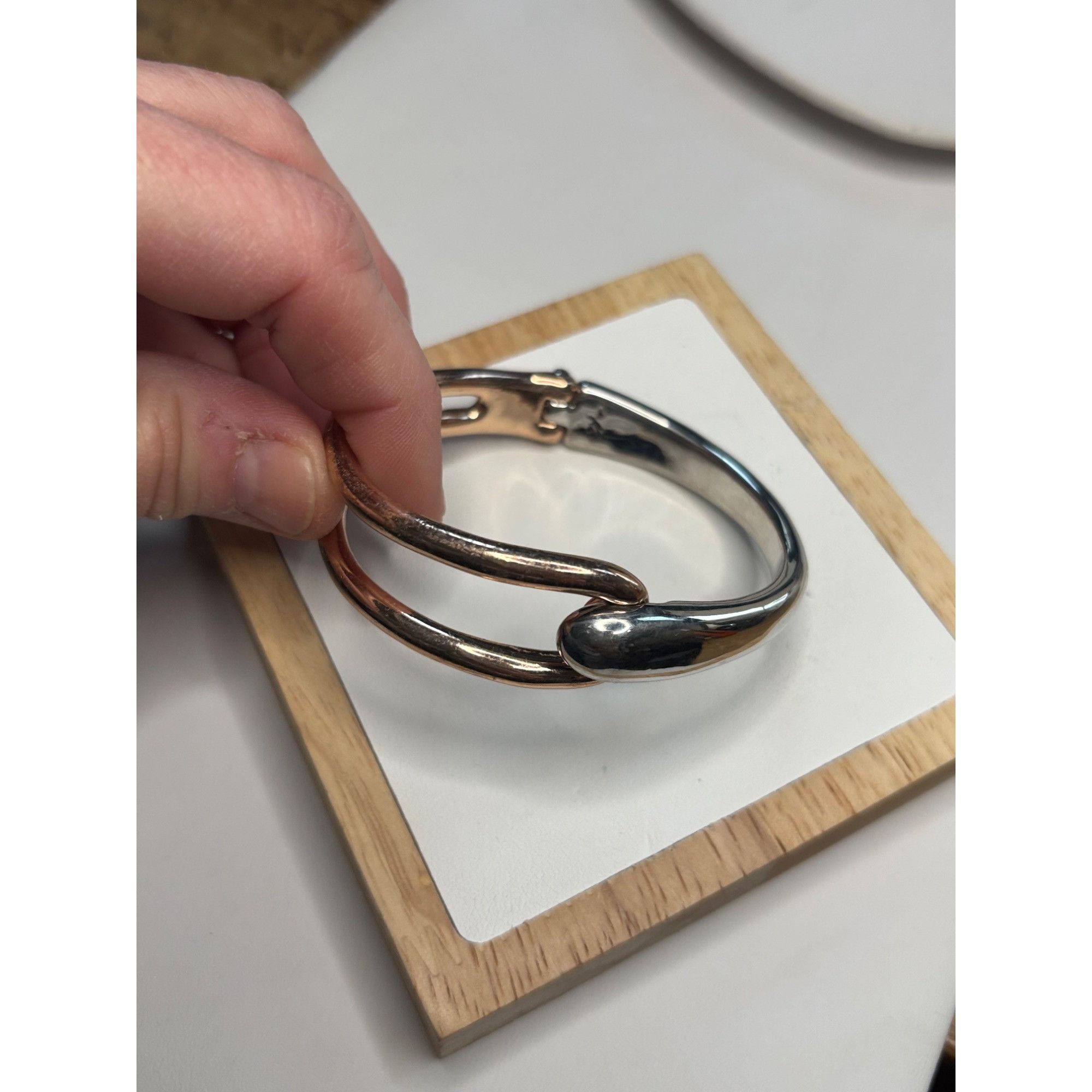 Kenneth Cole Kenneth Cole Silver & Rose Gold-Tone Hinged Oval Bangle Brac Size ONE SIZE - 3 Thumbnail