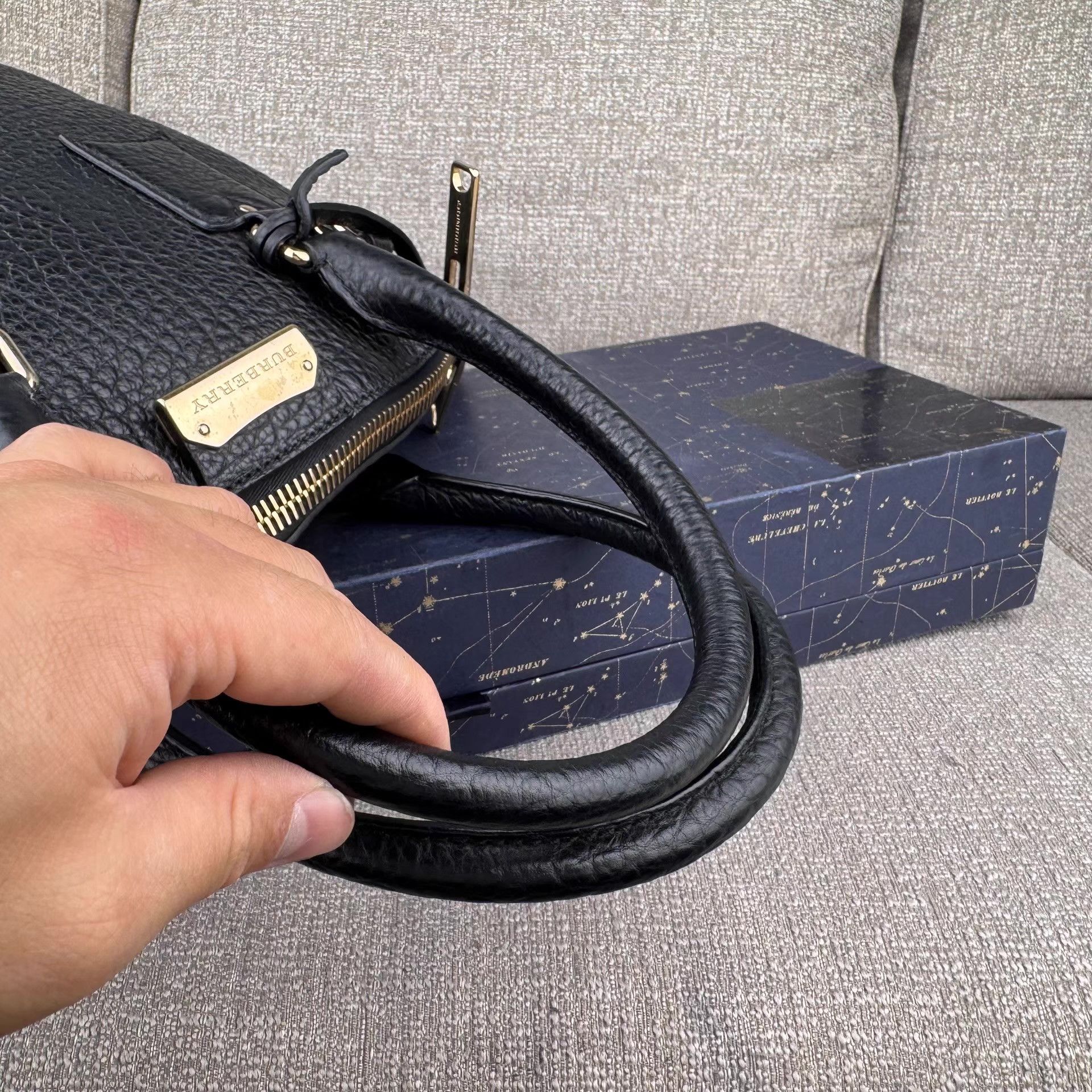 Burberry Burberry black gold genuine leather shell women's handbagＱ27 Size ONE SIZE - 3 Thumbnail