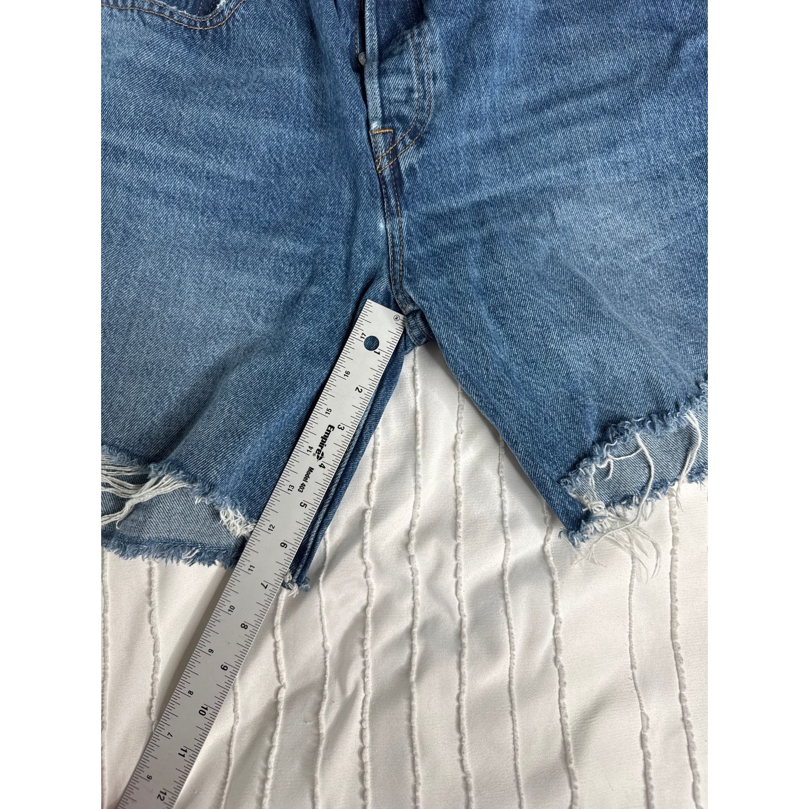 Levi's Levi’s Premium 501 90’s Cut-Off Shorts – Women’s Size 27 Size 27" / US 4 / IT 40 - 11 Thumbnail